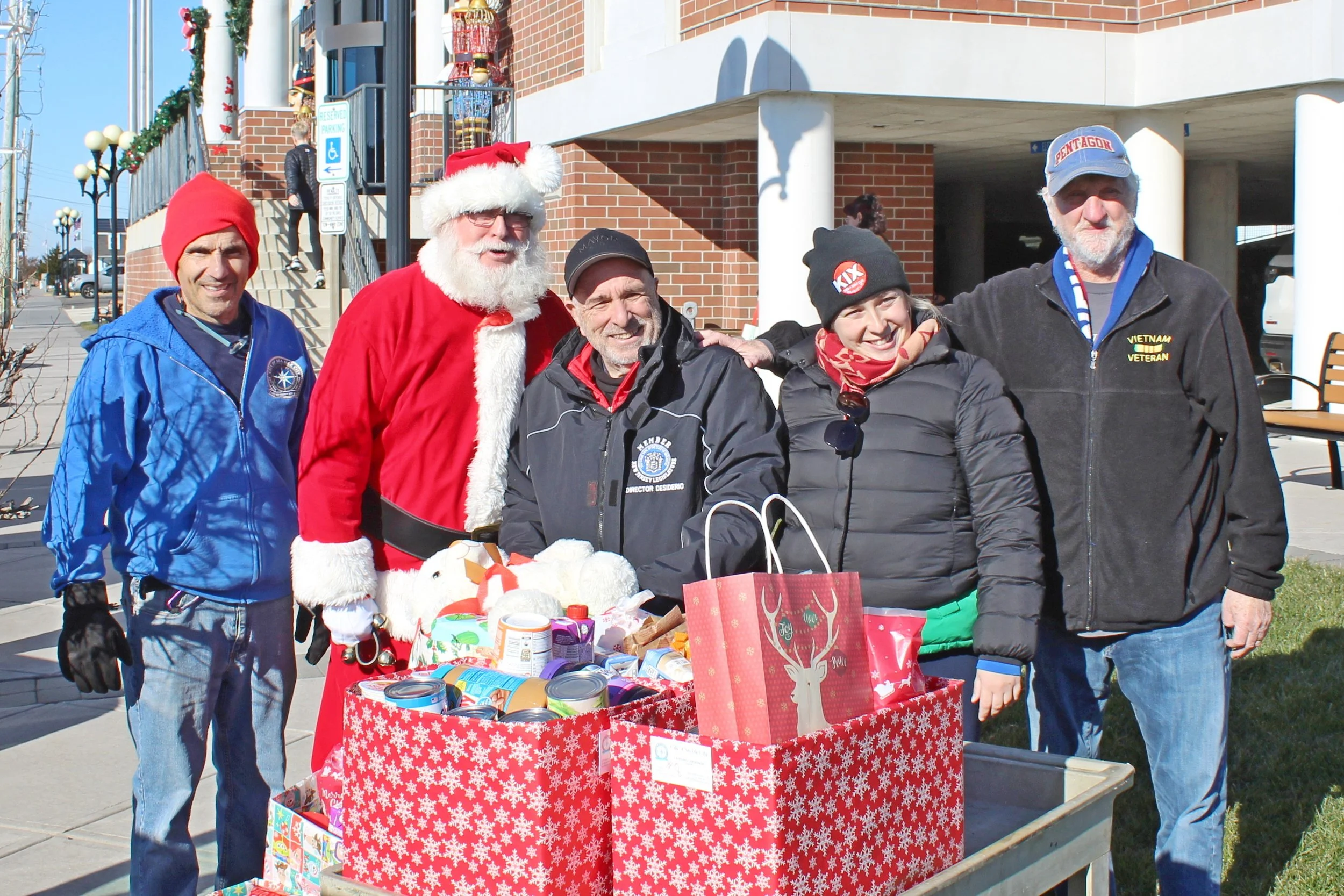 During Mayor Desiderio's 2025 Toy & Food Drive, Nine Families in Need Received Gifts on Dec.22
