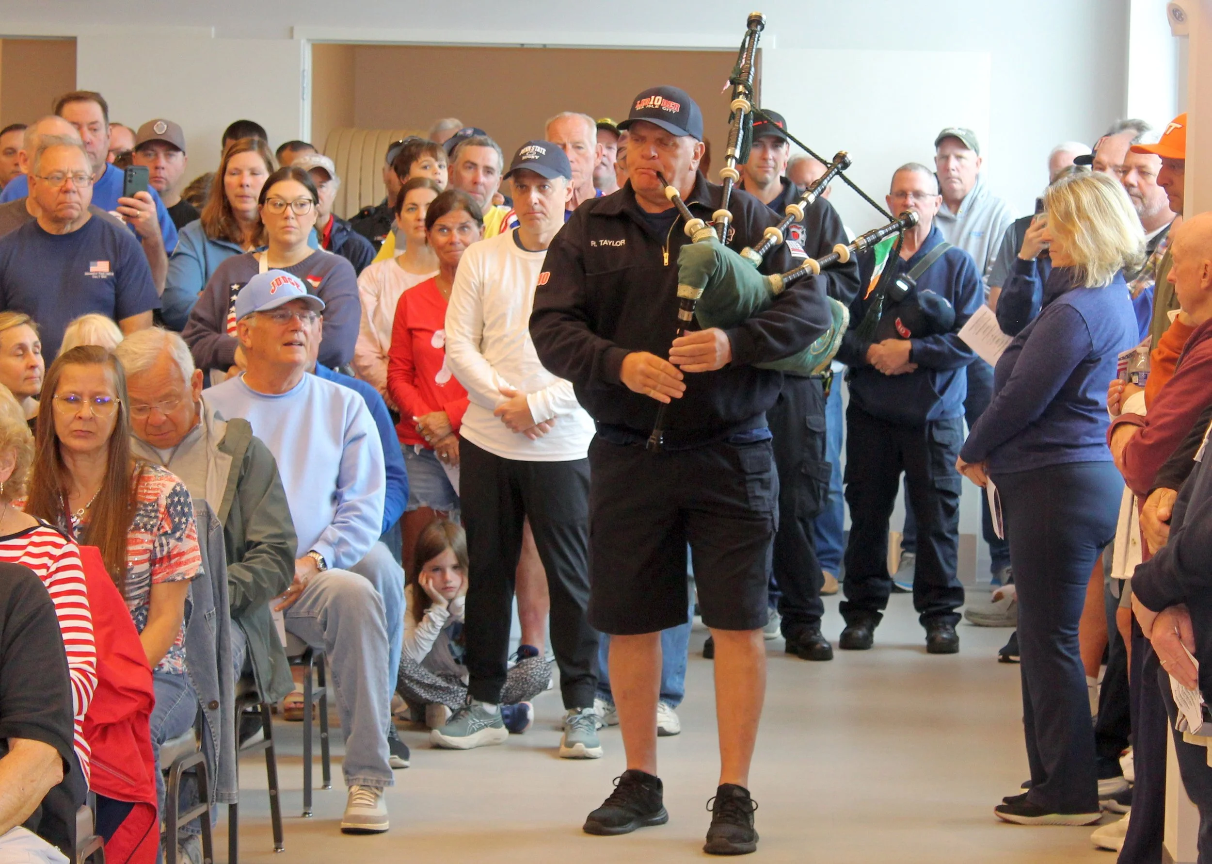 MemDay-bagpiper2.jpg