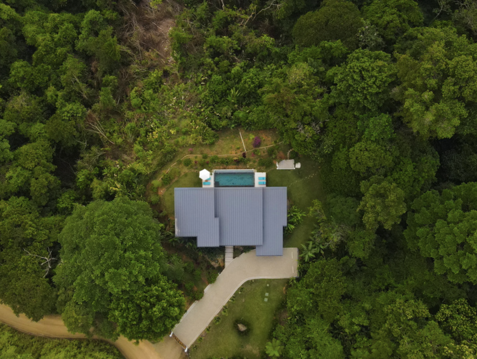Open living room in Dominical Costa Verde Estates house
