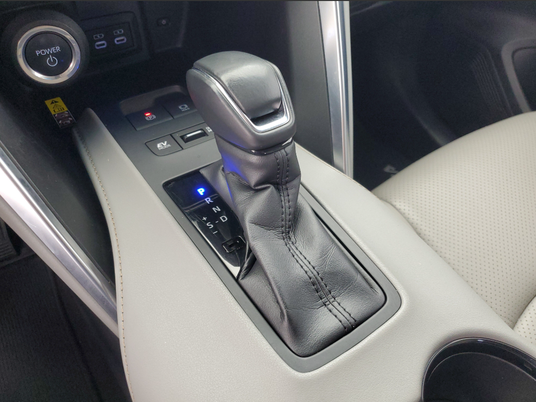2024 Toyota Venza LE (18).png