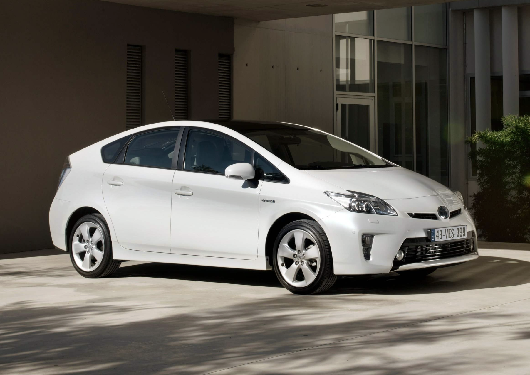 Choosing a Car in an Era of a Weak Yen and Soaring Gas Prices