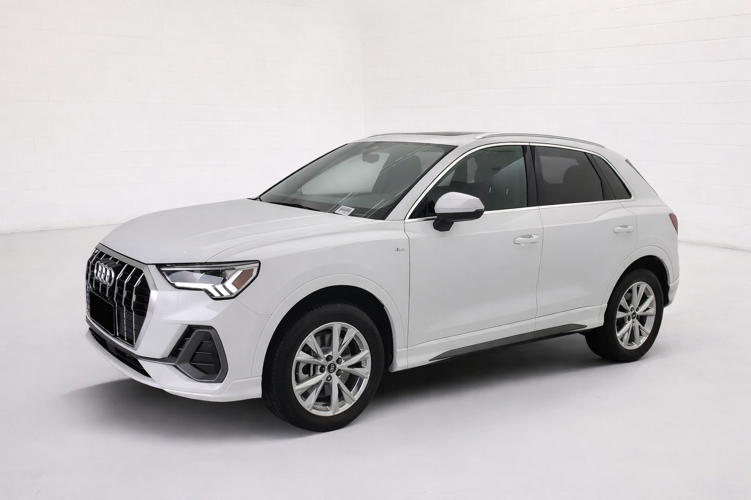 🟢 2025 AUDI Q3 Premium AWD, 5 passenger Compact SUV, Clean Carfax! [F151] 20,500マイル