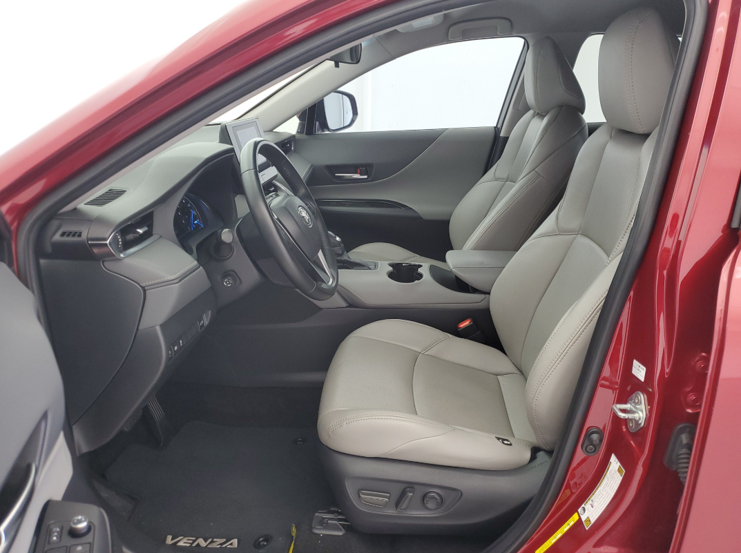 2024 Toyota Venza LE (6).png