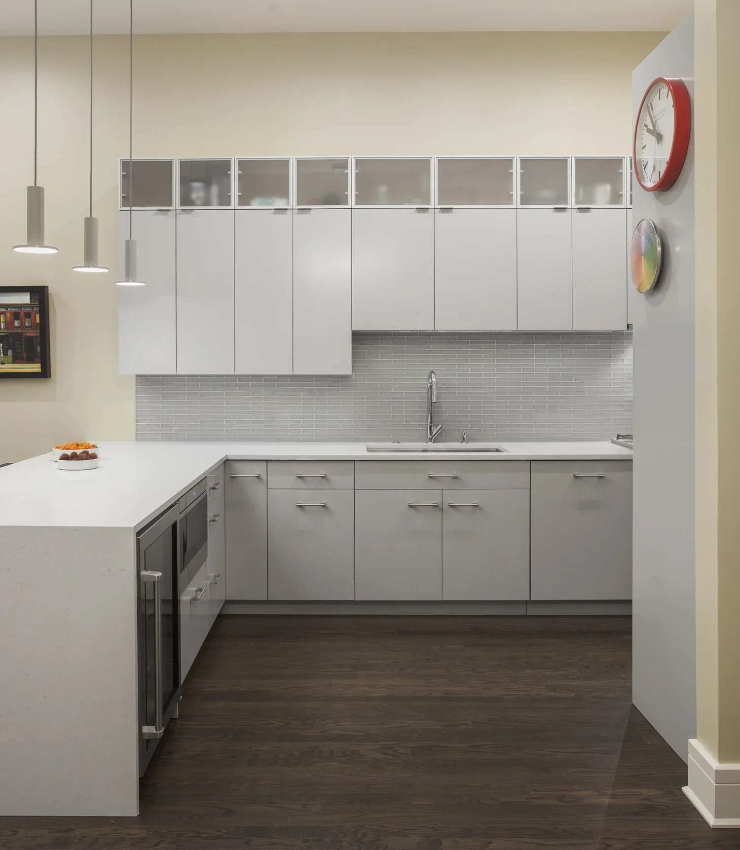 Floor-to-Ceiling Built-In Cabinets: How to Gain Storage Without Bulk