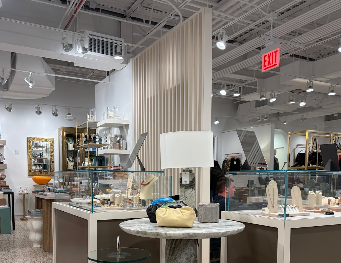 Custom Glass Shelves or Wood: Choosing the Right Fit for Your Space