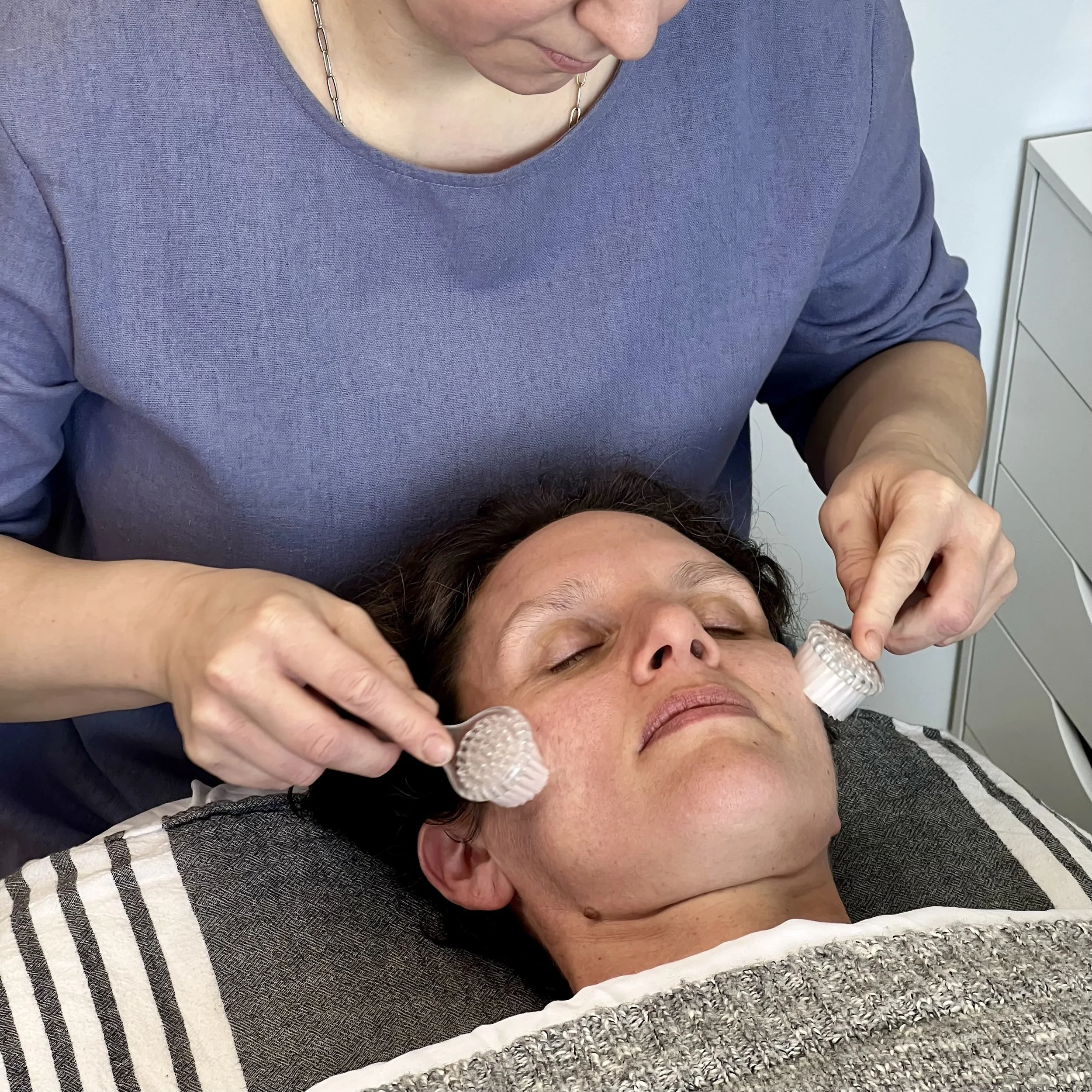 How + why to Dry Brush your beautiful face. 