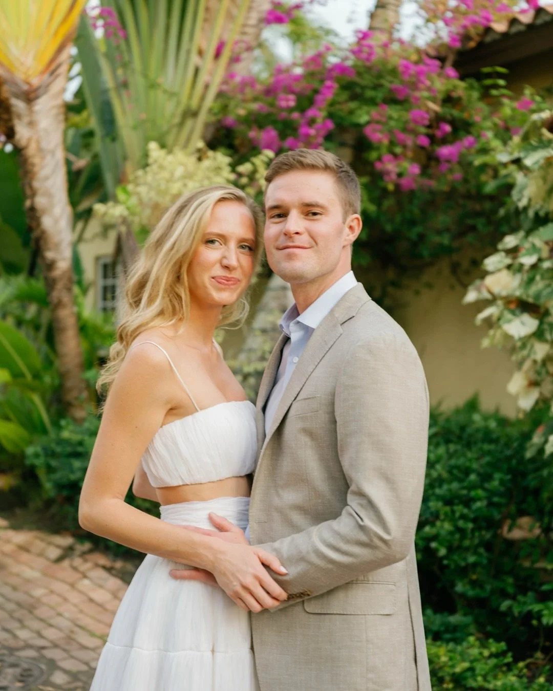 Back in FL getting spoiled with a tropical winter. 

Edited with @goodlightpresets 
Design @jetsetwed 
Floral @isnt_she_lovely_florals 
Venue @hotelescalante 

#fineartwedding #napleswedding #swflwedding #destinationwedding #kodakportra #bride #love 