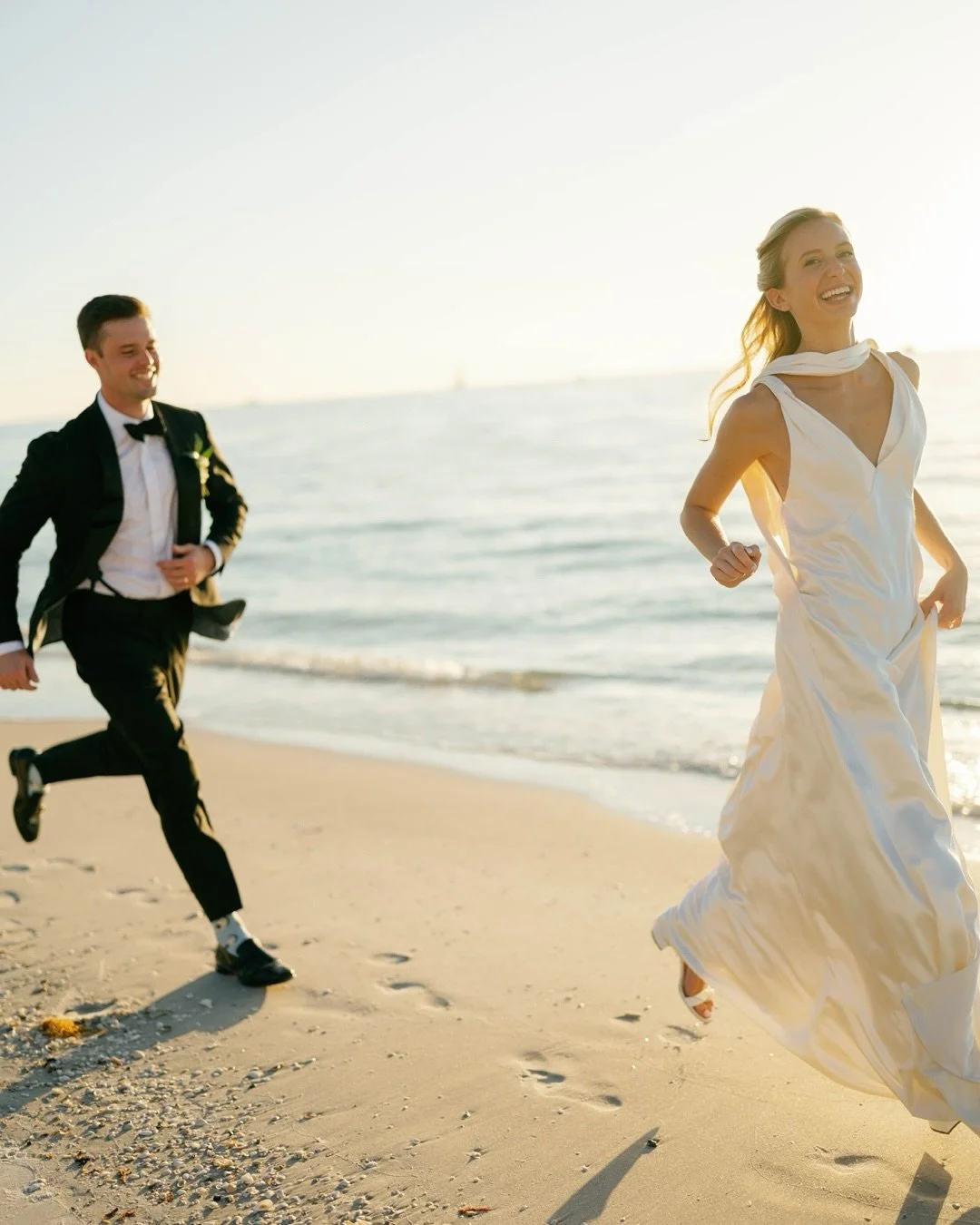 &lsquo;Tis the season for some white lotus vibes 🍹🌴🌺🐠🦜 

Edited with @goodlightpresets 
Design @jetsetwed 
Floral @isnt_she_lovely_florals 
Dress @daniellefrankelstudio 
Video @vandeweddings 

#fineartwedding #napleswedding #swflwedding #destina