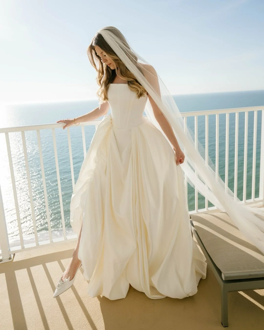 When the weather, the style, and the vibe all come together I feel so lucky to have this job. So much to share and way too many photos to possibly narrow it down. 

Edited with @goodlightpresets 
Film scanned @creativephotofilmlab 
Photo @trenholmpho