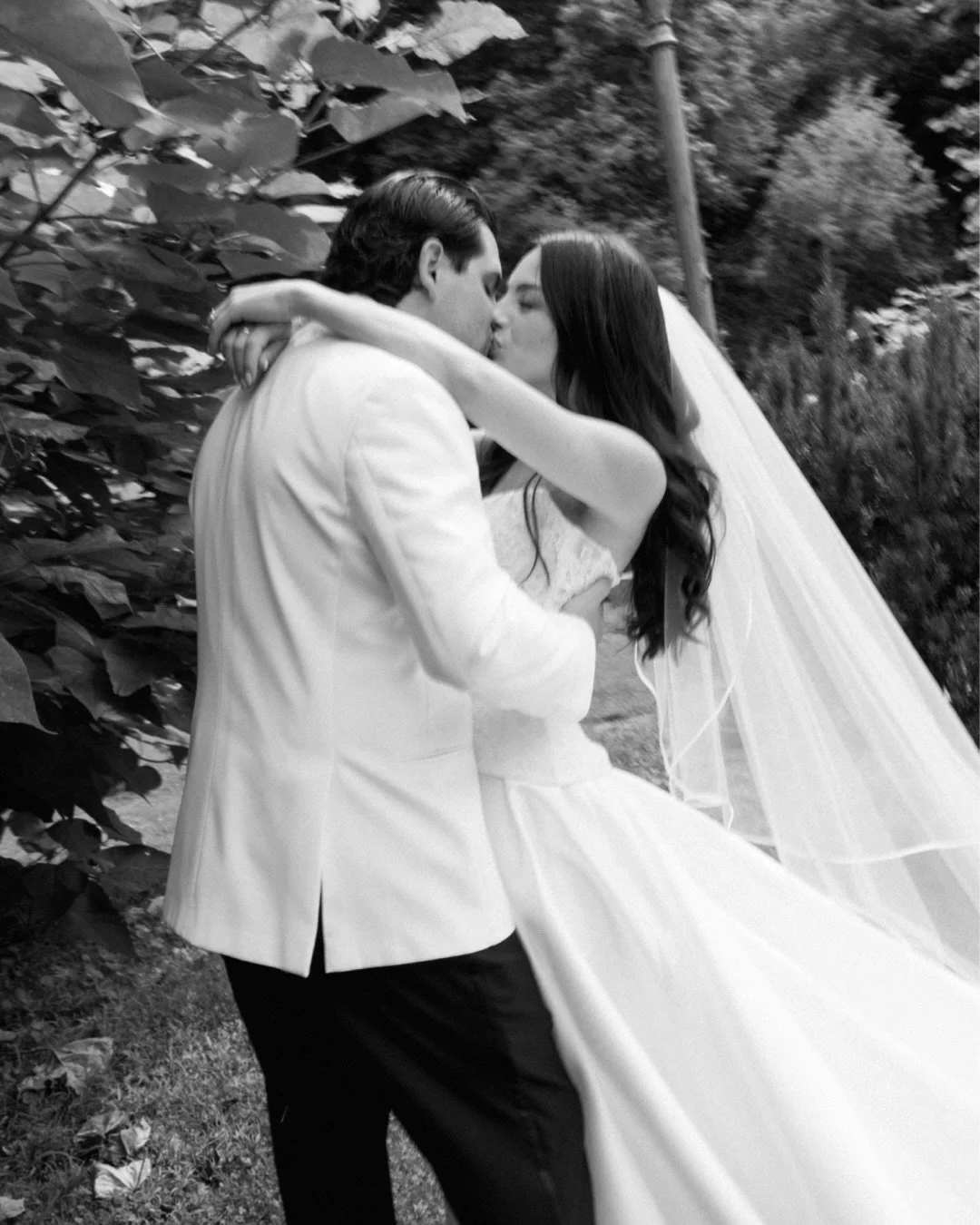 Lindsay&rsquo;s face muscles had to be cramped after what felt like a non stop ear to ear smile on her wedding day. Thank you Lindsay and Nick for including me. Saratoga was a blast. 

Planning @katieoevents 
Floral @fleurtaciousdesigns 
Venue @sarat