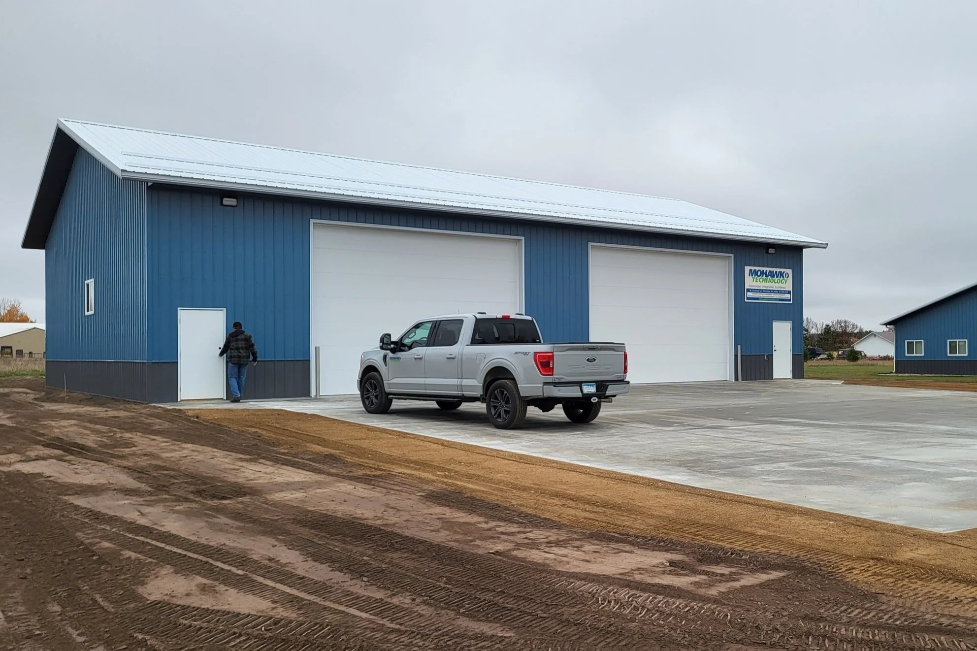 Shop building
