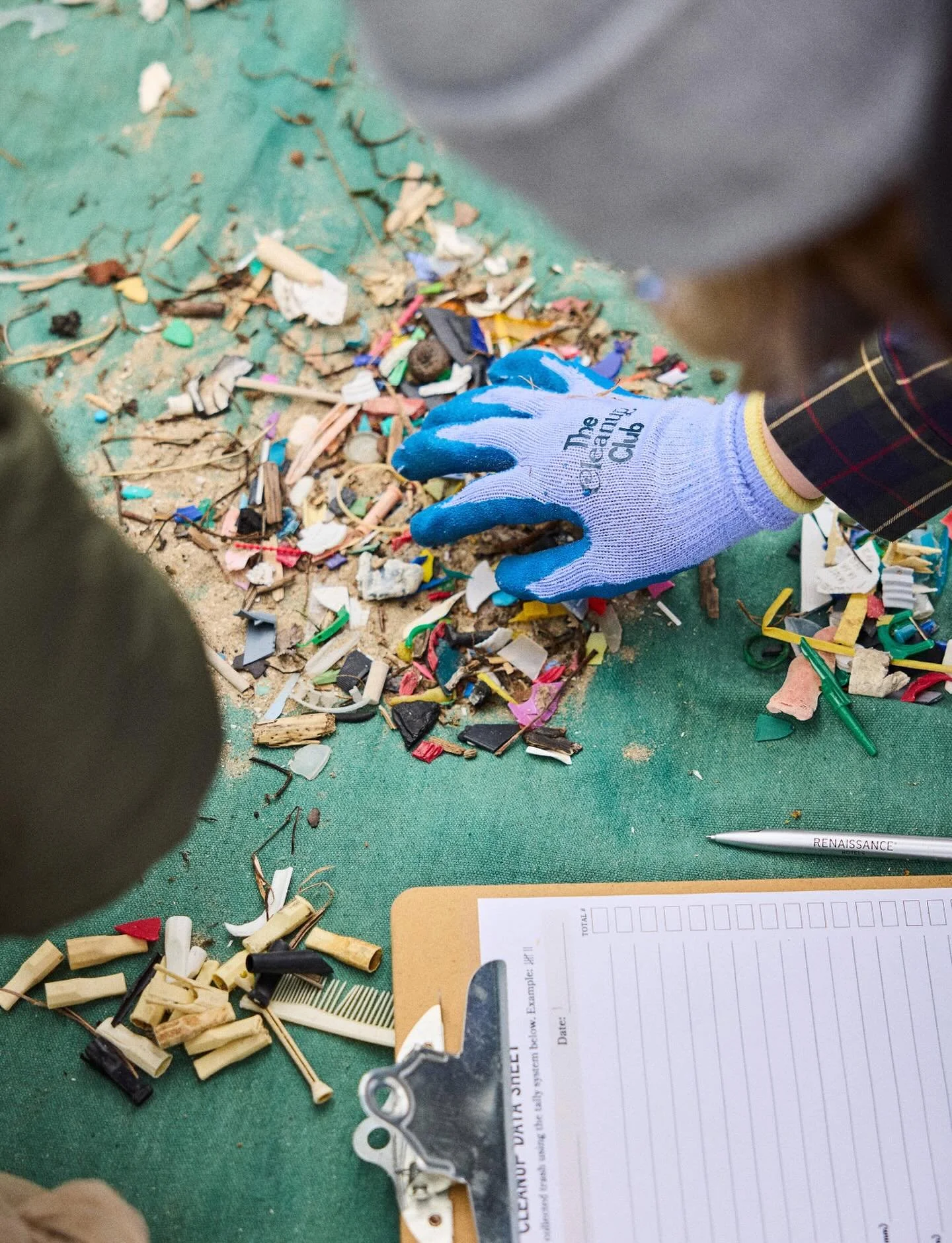 Last year, we cleaned up 41,000+ pieces (!!!) of trash from the shorelines of the Great Lakes. 🌊

The top two items? Plastic fragments and microplastics (smaller than 5mm). 🔍

Join us this Sunday, as celebrate the first ever #MicroplasticsAwareness