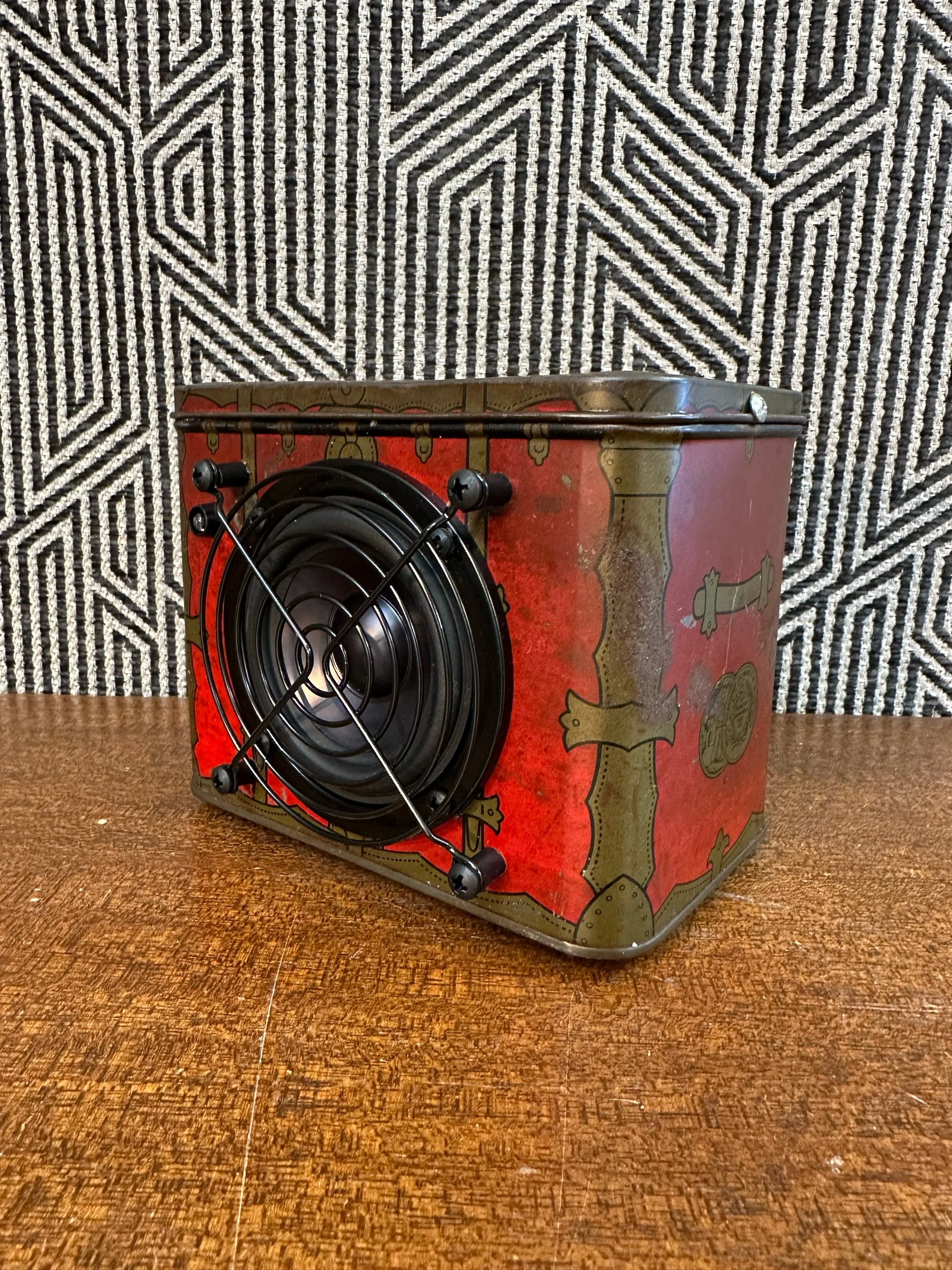 Tina the tea tin Bluetooth speaker