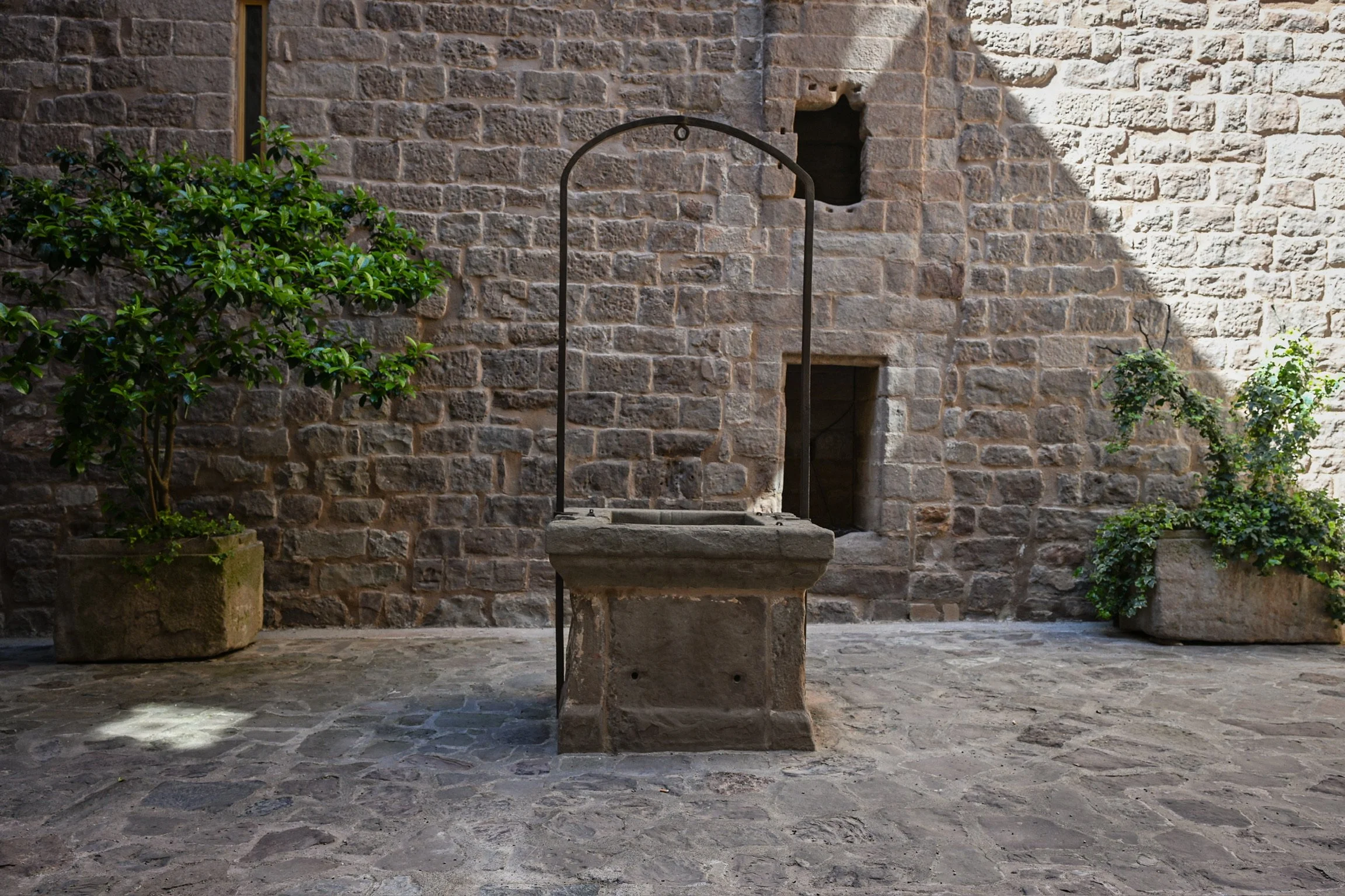 Well in the courtyard of Castell de Cardona