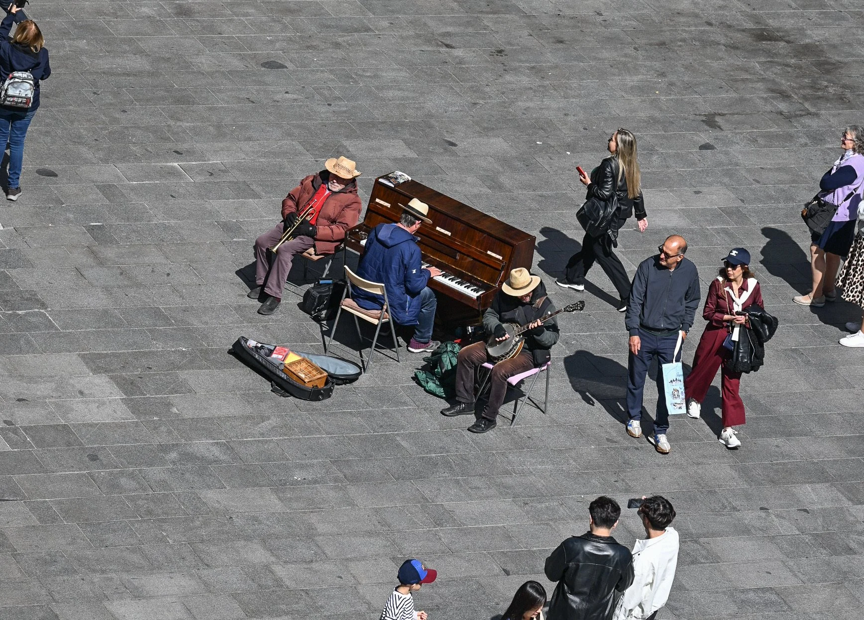 Street musicians in the Gothic quarter