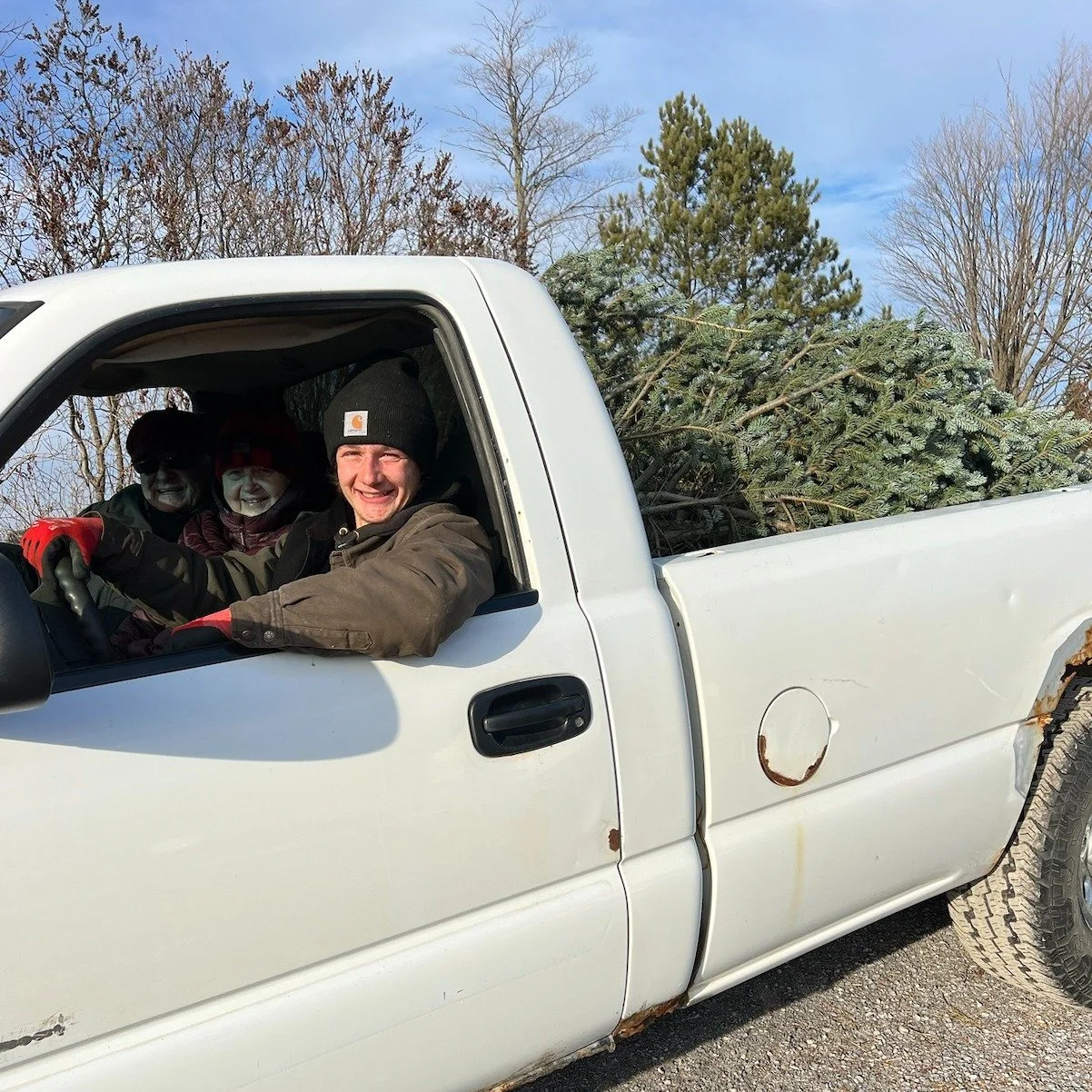 Did you know our team is on site and ready to help bring your tree up the hill? ππ₯°β¨
β¨Our hours of operation are Fridays 11am-4pm, Saturdays and Sundays 9am-4pm
πWe are located at 13809 TELEPHONE ROAD IN COLBORNE
β¨Due to intermittent wifi, please