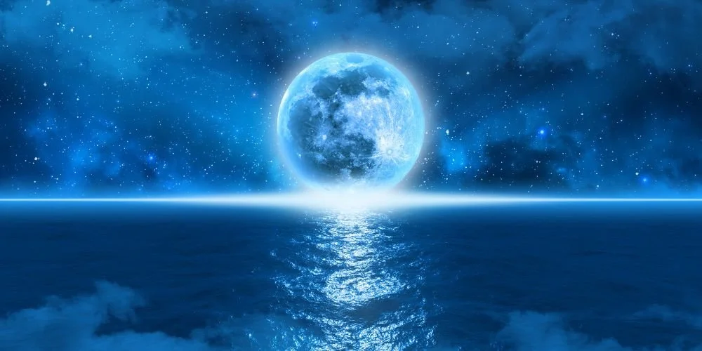 Moon Mirror Gathering: Mirroring Light  