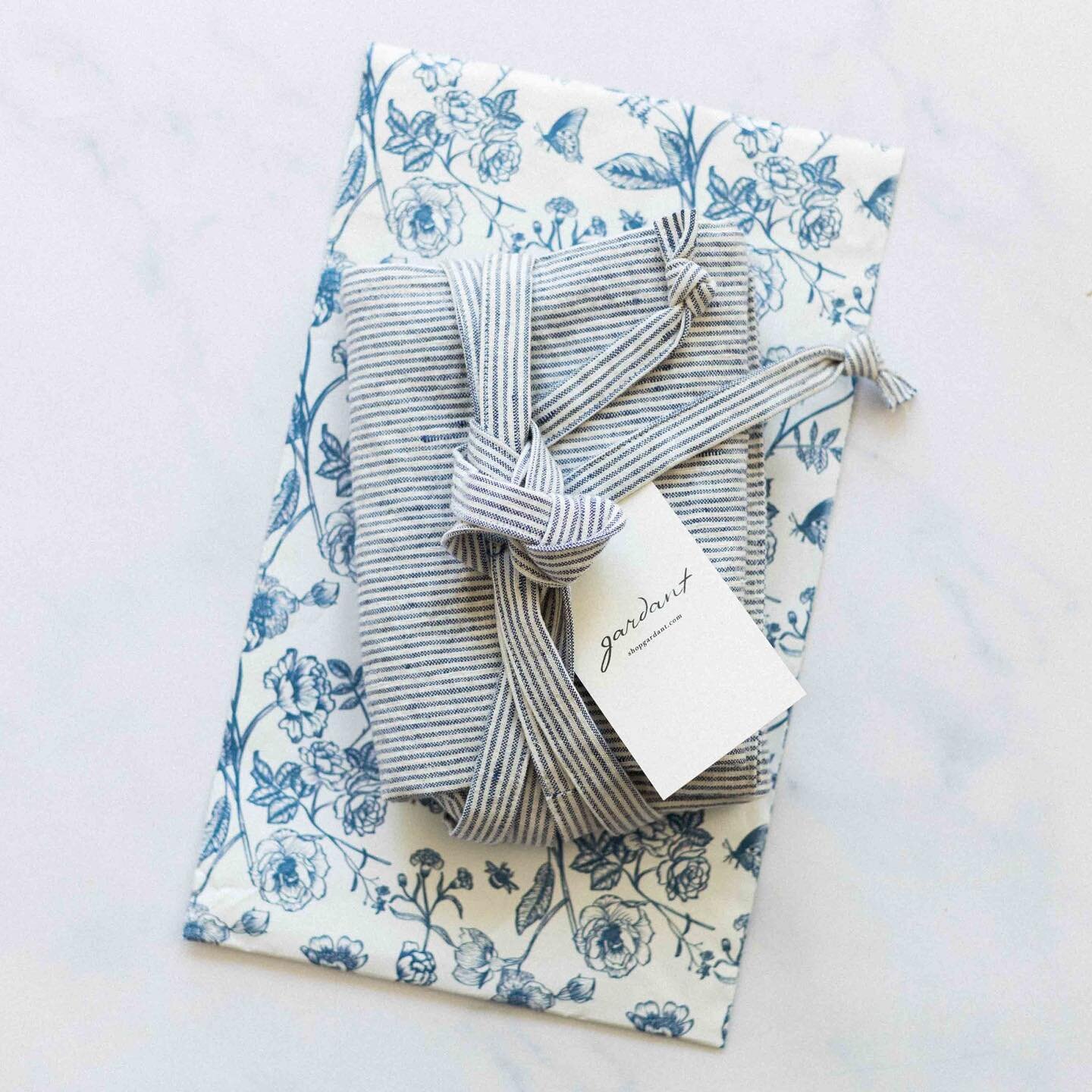 Our linen aprons make a perfect gift, especially when they arrive in pretty floral mailers. 

Still time to order for Mother&rsquo;s Day.  Shop link in profile.

#linenapron #aprons #baking #sourdough #linen # smallbatch #handmade #baking #cooking #h