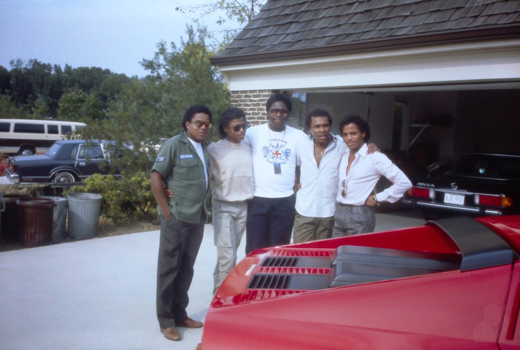 Tito Jackson, Randy Jackson, Ray Grady, Sugar Ray Leonard & Marlon Jackson at the Leonard residence on Victory Tour stop, Potomac, Maryland, October 1984
