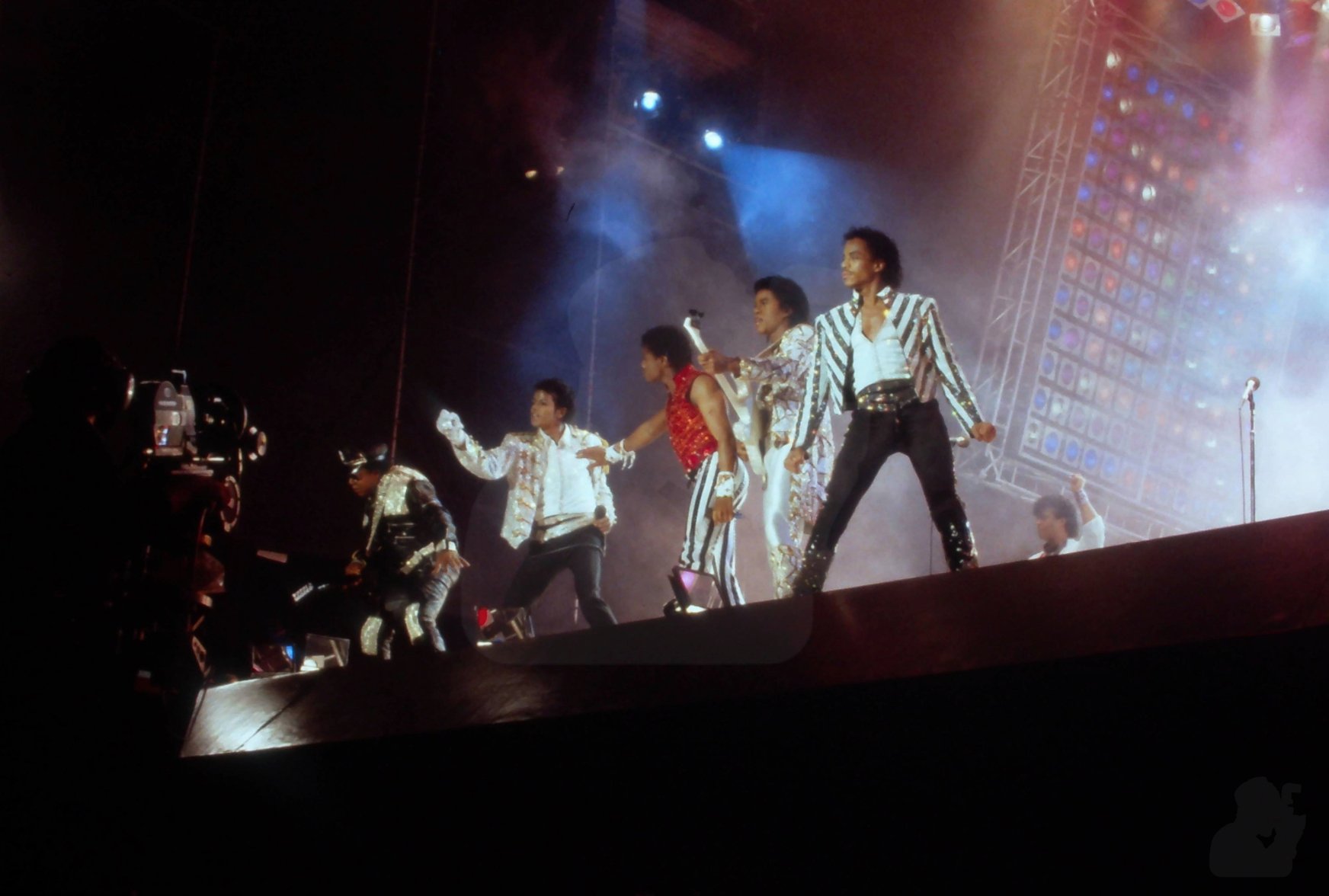 The Jacksons perform their hero poses on stage of the Victory tour, Dodger Stadium, Los Angeles, California, December 1984.