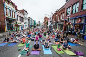 Blog-lululemon-lemons-street-yoga.jpeg