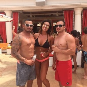 Vegas Pool Party Dress Code: Do's And Don'ts