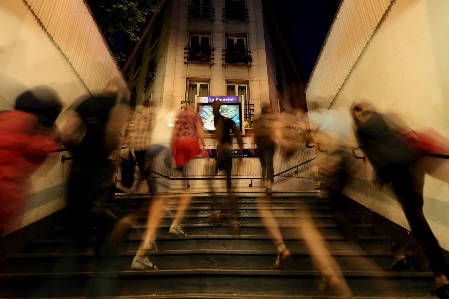Metro La Fourche 21h53.jpg