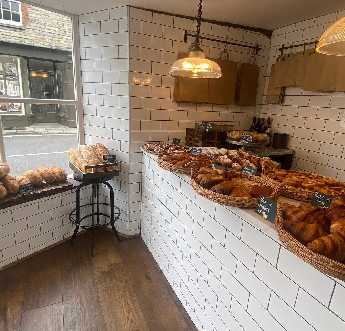 Alfredo's is a delightful restaurant in the heart of Somerton serving you a taste of Italy, made from the finest local ingredients.

Expect everything you love about Italian food with a pinch of Somerset.

All this, plus a gorgeous bakery and deli. (