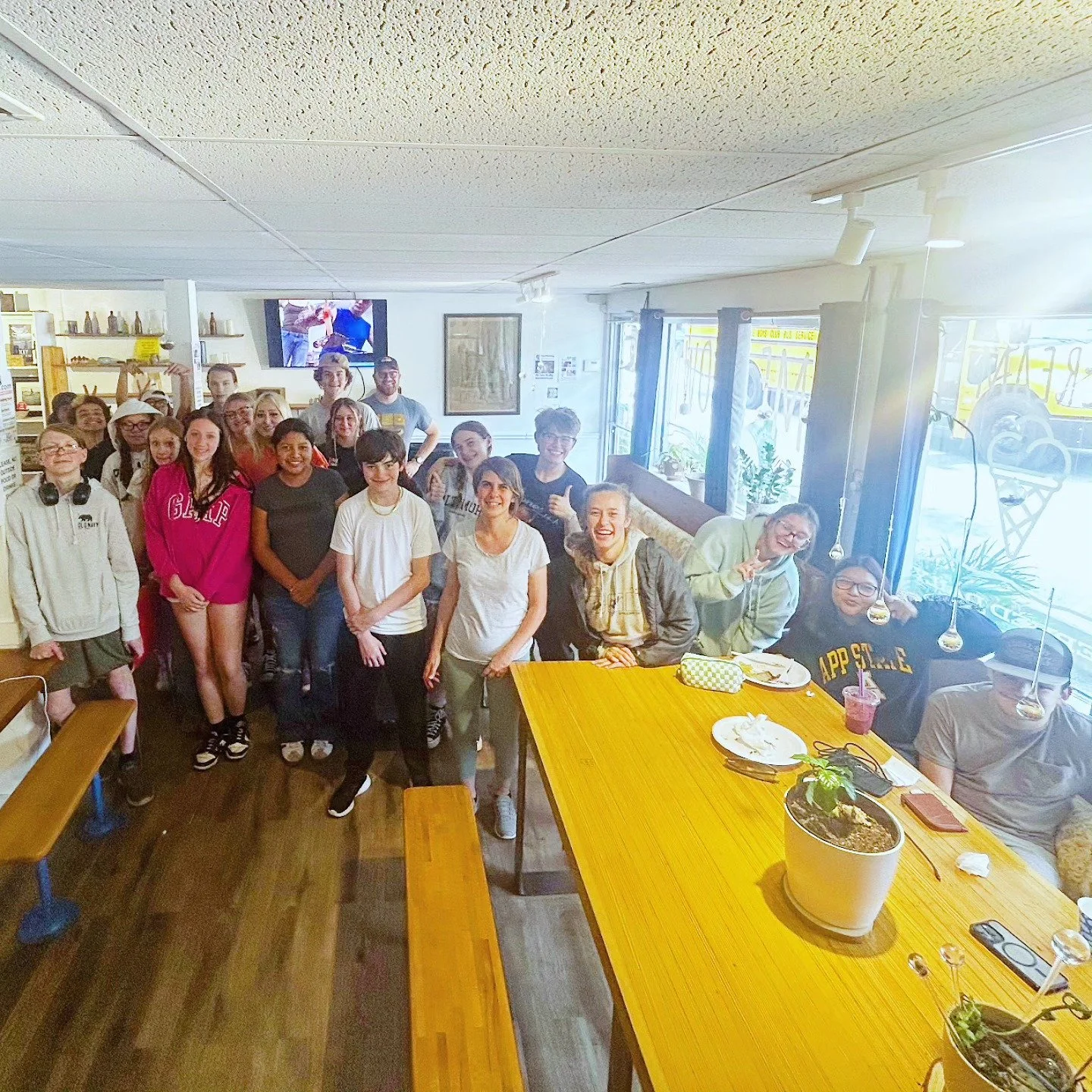 We had a great time teaching 24 Swain county #NC students in our #glassclass yesterday! Thanks to @appstate @gearup_appalachian for facilitating this experience! Are you looking to book a class for a large party? Call us today!
.
.
.
.
.
#glass #glas