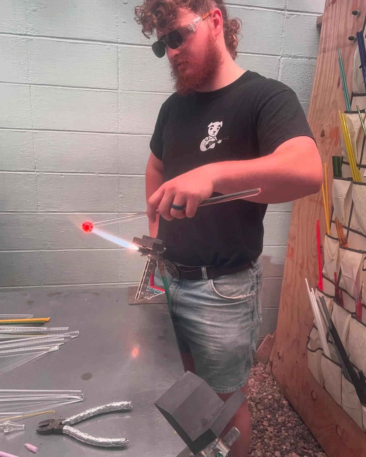 Unleash Your Creativity with Glass Blowing! 

Step into the fascinating world of glass blowing and unleash your creativity! Our hands-on classes will guide you through the basics of crafting stunning borosilicate glass pieces.
Experience the joy of m