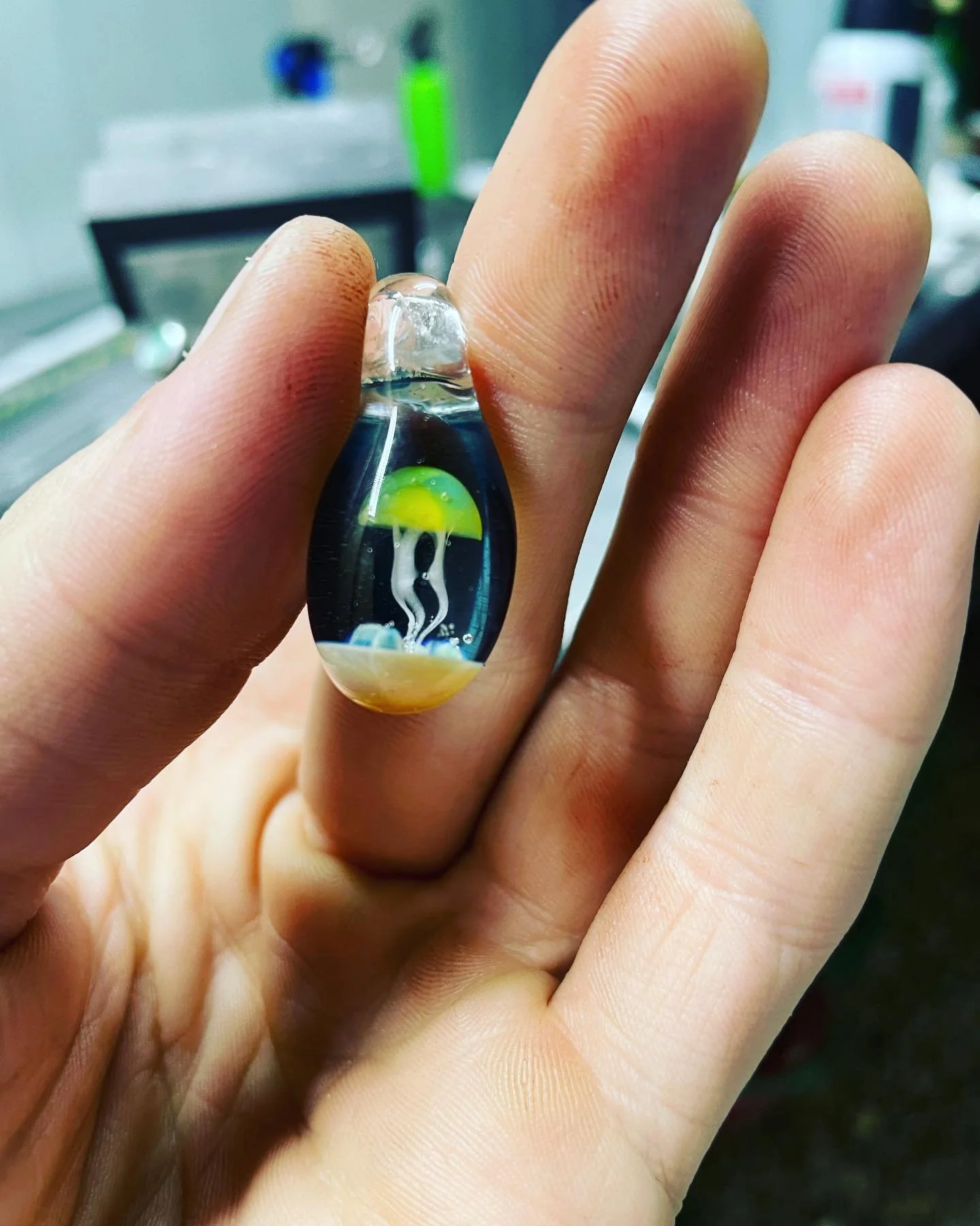 Come pick your colors and make your own glass jellyfish or mushroom today! Book your personal class at www.booneblown.com

 #glass #borosilicate #boro #glassart #glassartist #glassartwork #boro #borosilicate #coe33 #lampwork #flameworking #bestofglas