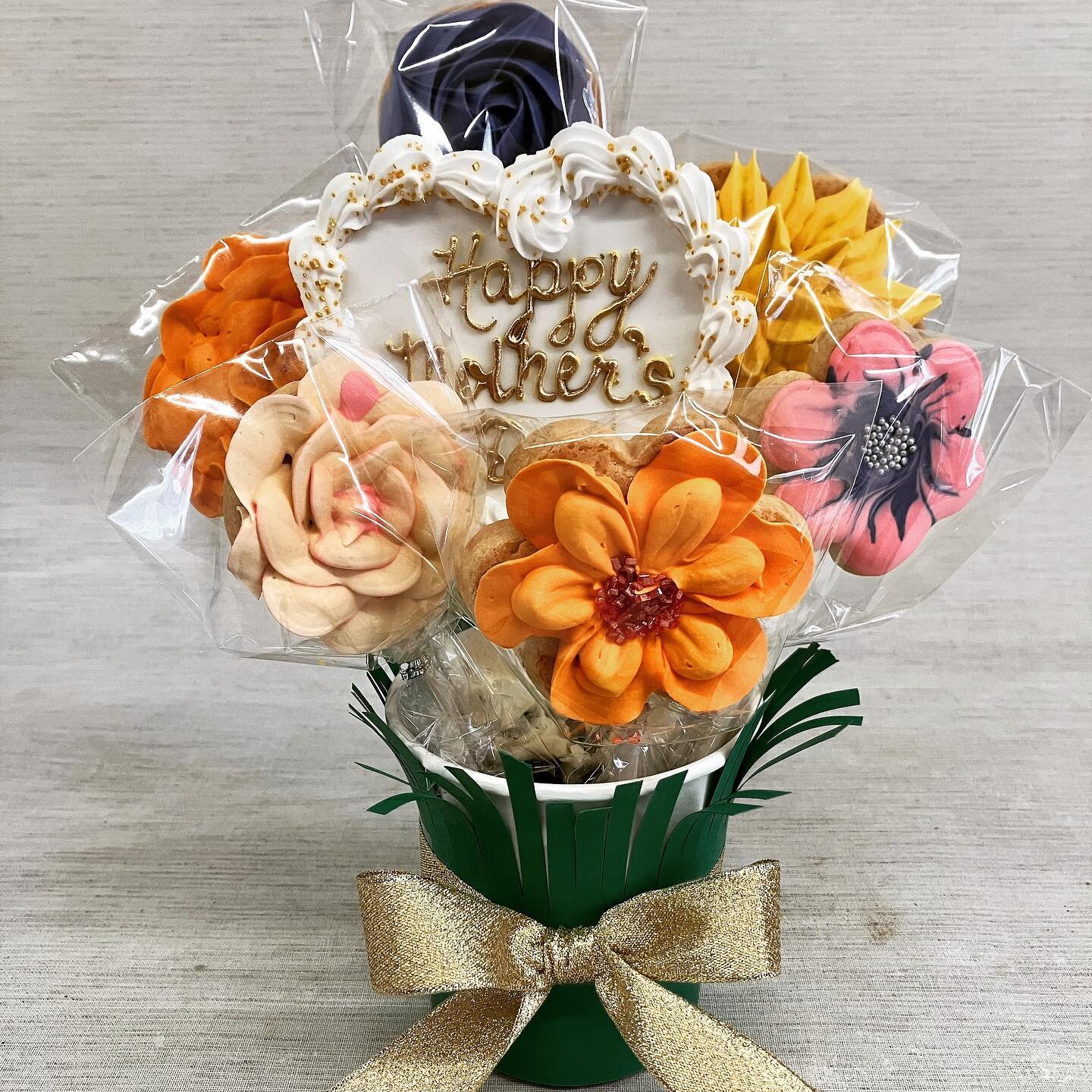 Did you order yours yet?! 

Comes with 6 flower cookies, a heart cookie with a painted gold message, and a chocolate cake pop base. $35 for pick up and $50 for delivery within 270. 

Place your order by May 9th! 

https://www.sweetandshiny.com/shop/p