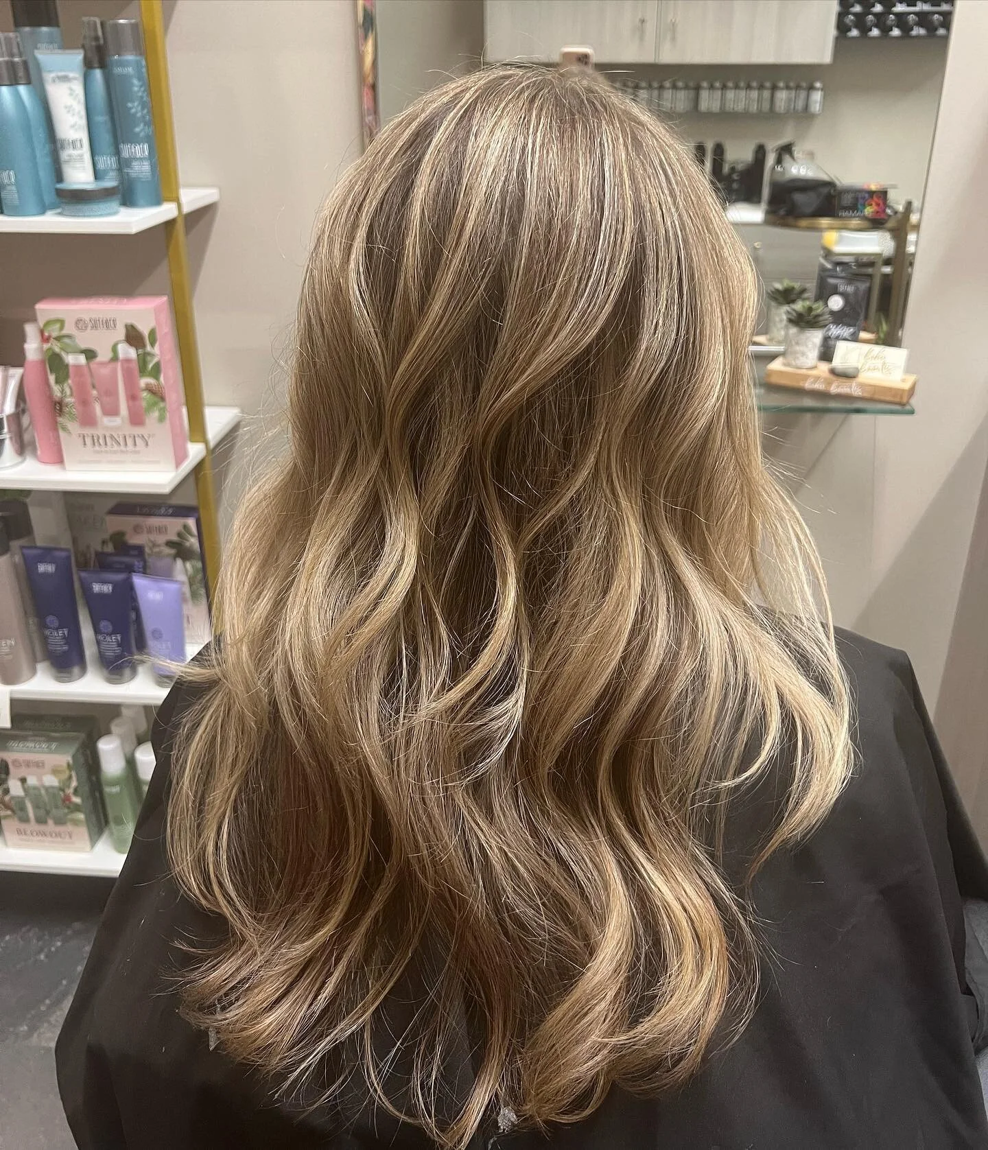 Brightening w.Balayage ✨
Balayage and teasy lights to create balance 
@surfacehairhealth lightener 20vol ECA, glazed 9Na, 8N, 00: 7vol ECA