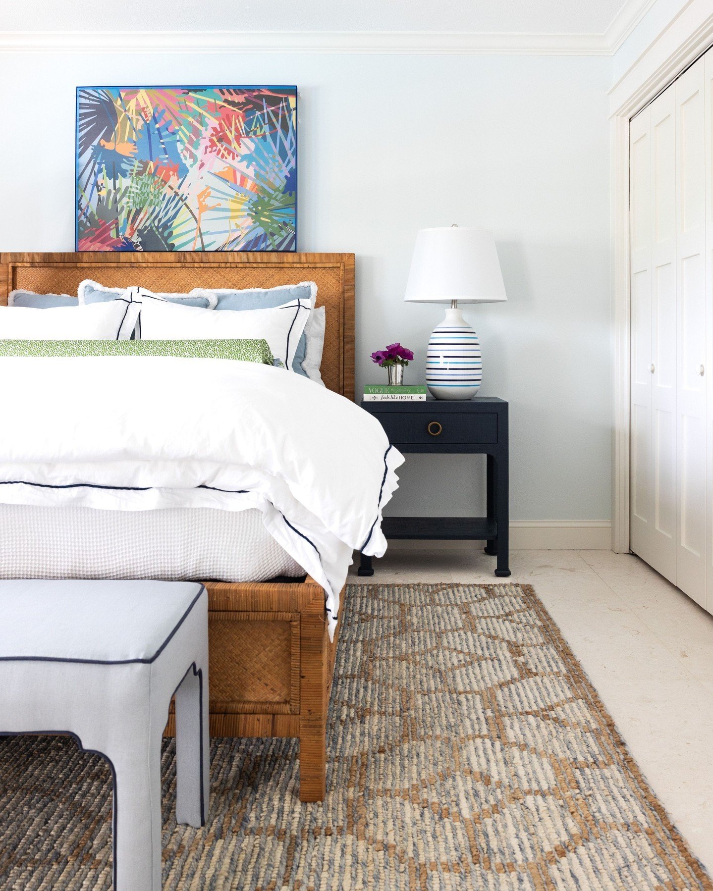 Designing coastal cozy bedrooms? It's my seaside soul's true calling! 🐚✨So many dreamy details in this bedroom, from the rattan bed to the navy grasscloth accent pieces to the breezy blue hues.  Its the perfect tranquil sanctuary. 🛏️💙
.
.
.
.
 
#V