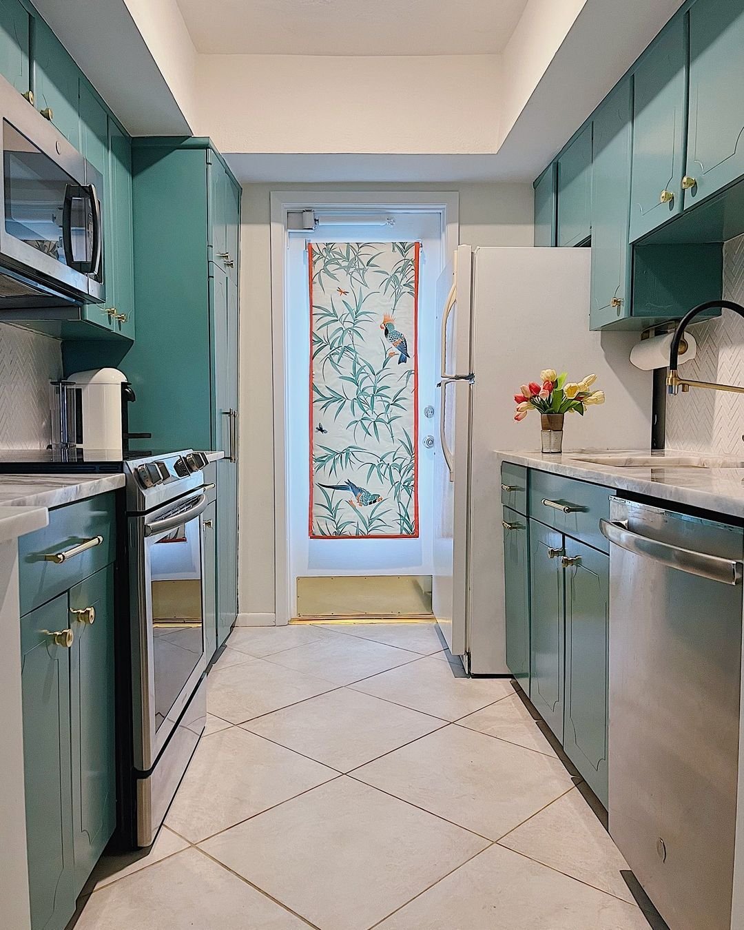 Once upon a time, this kitchen was a drab vintage relic from the 60&rsquo;s, lacking the personality and vibrancy that truly felt like home. The cabinets needed a bold, fresh color to take them from sad and dreary to charming and whimsical 🎨💚 Its a