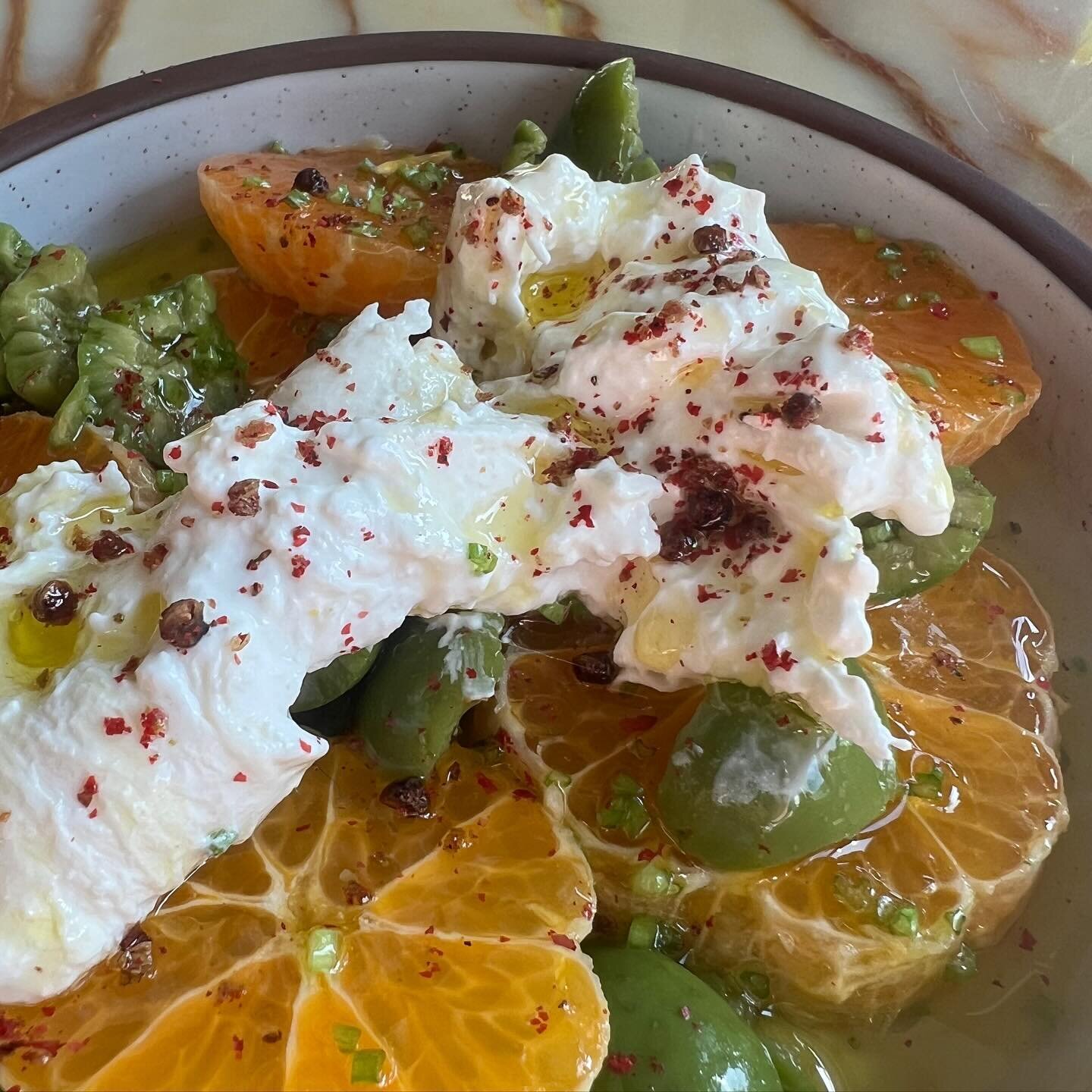 🍊

(Gold nugget tangerine, burrata, olives and pink peppercorn)