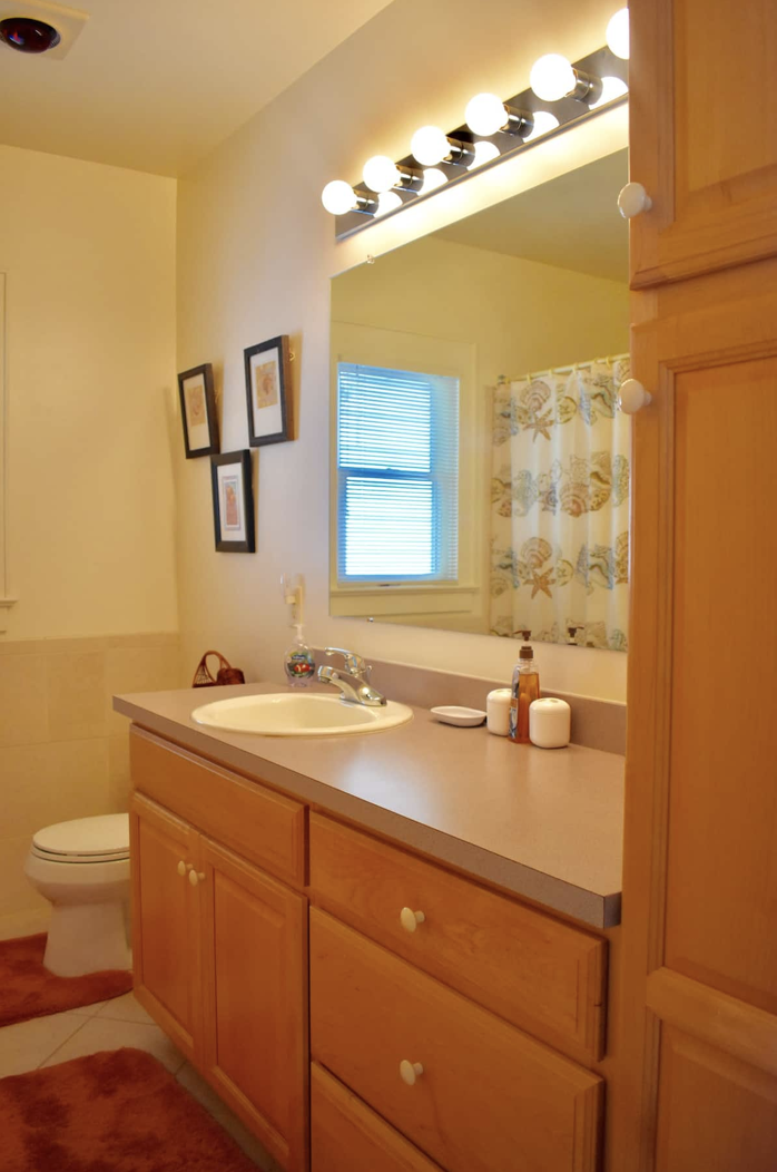 Second Floor Full Bathroom