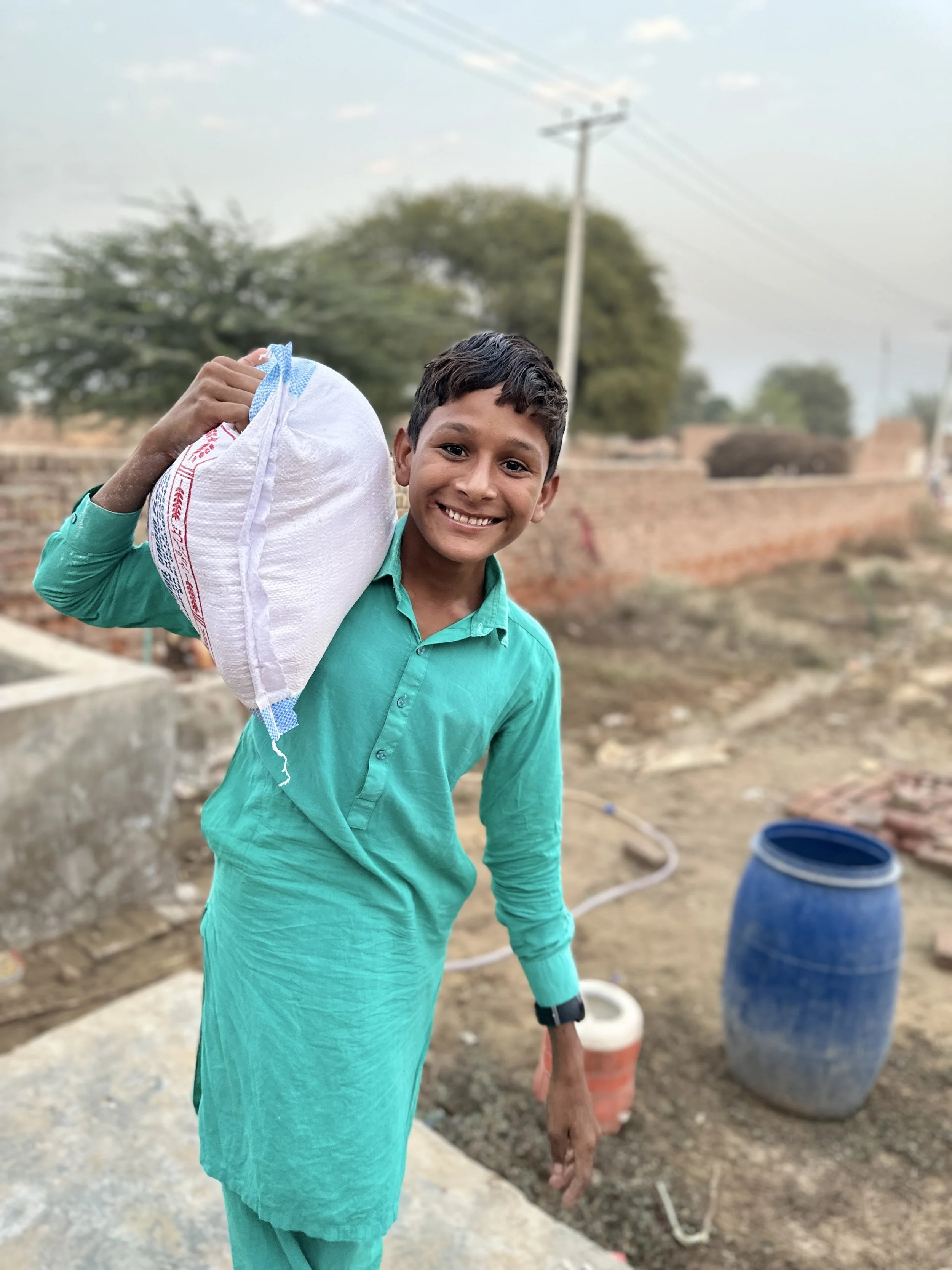 Brick-Kiln-Freedom-Project-photo-food-distribution-2.jpg