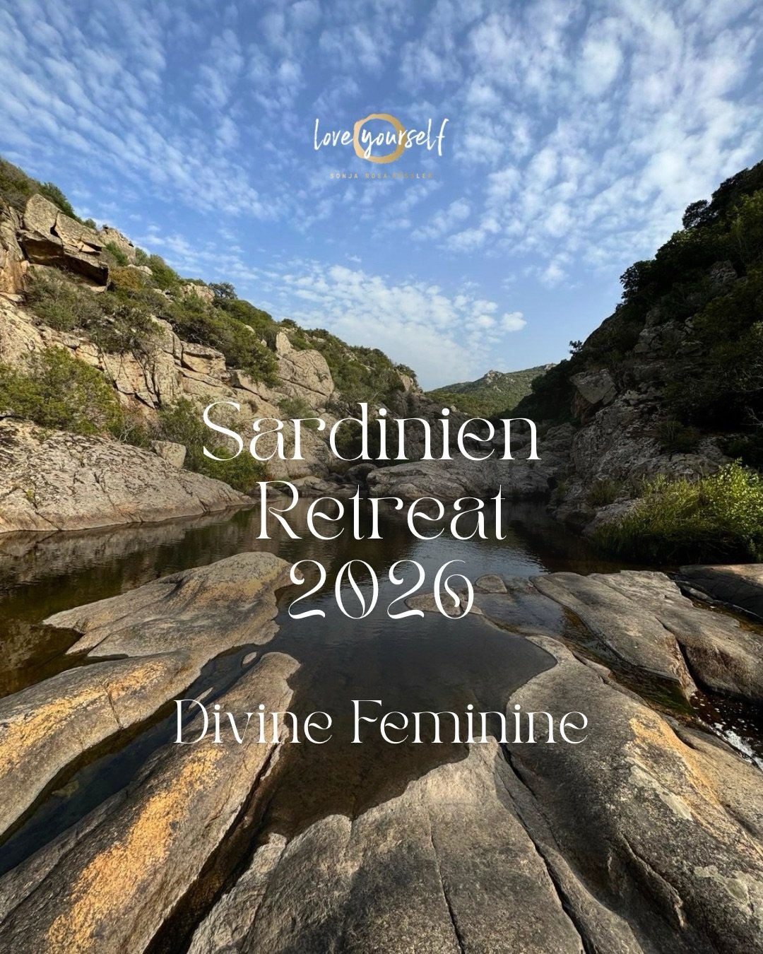 Manche Orte erinnern dich daran, wer du bist.
Sardinien ist so ein Ort. Besonders in so toller Gemeinschaft, wie wir sie bereits sind.

Eine Woche f&uuml;r dich. F&uuml;r deinen K&ouml;rper. F&uuml;r deine Seele.
Yoga, Natur, Meer und echte Verbindun