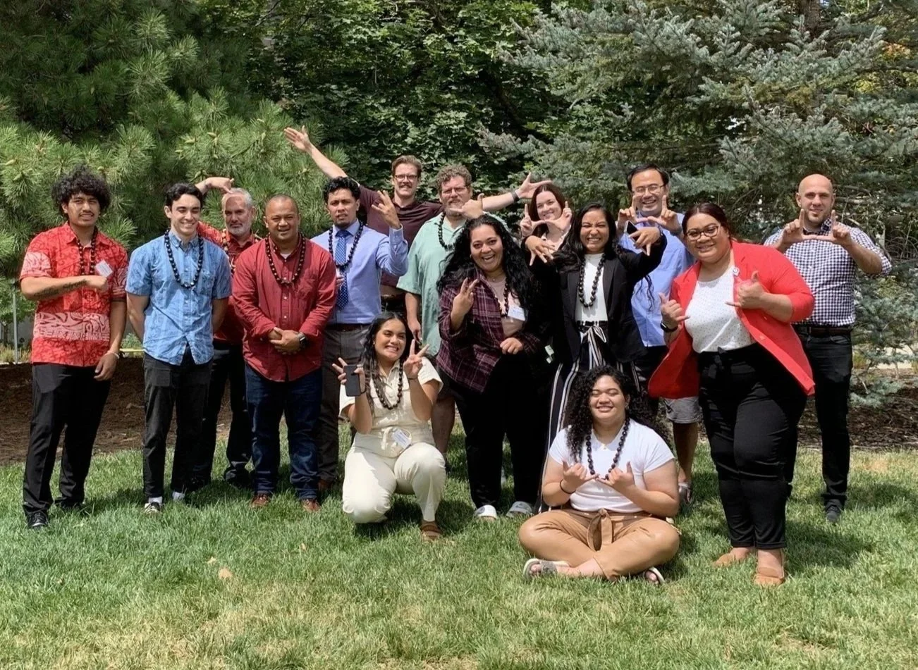 lab members smiling with their Haumana mentors.