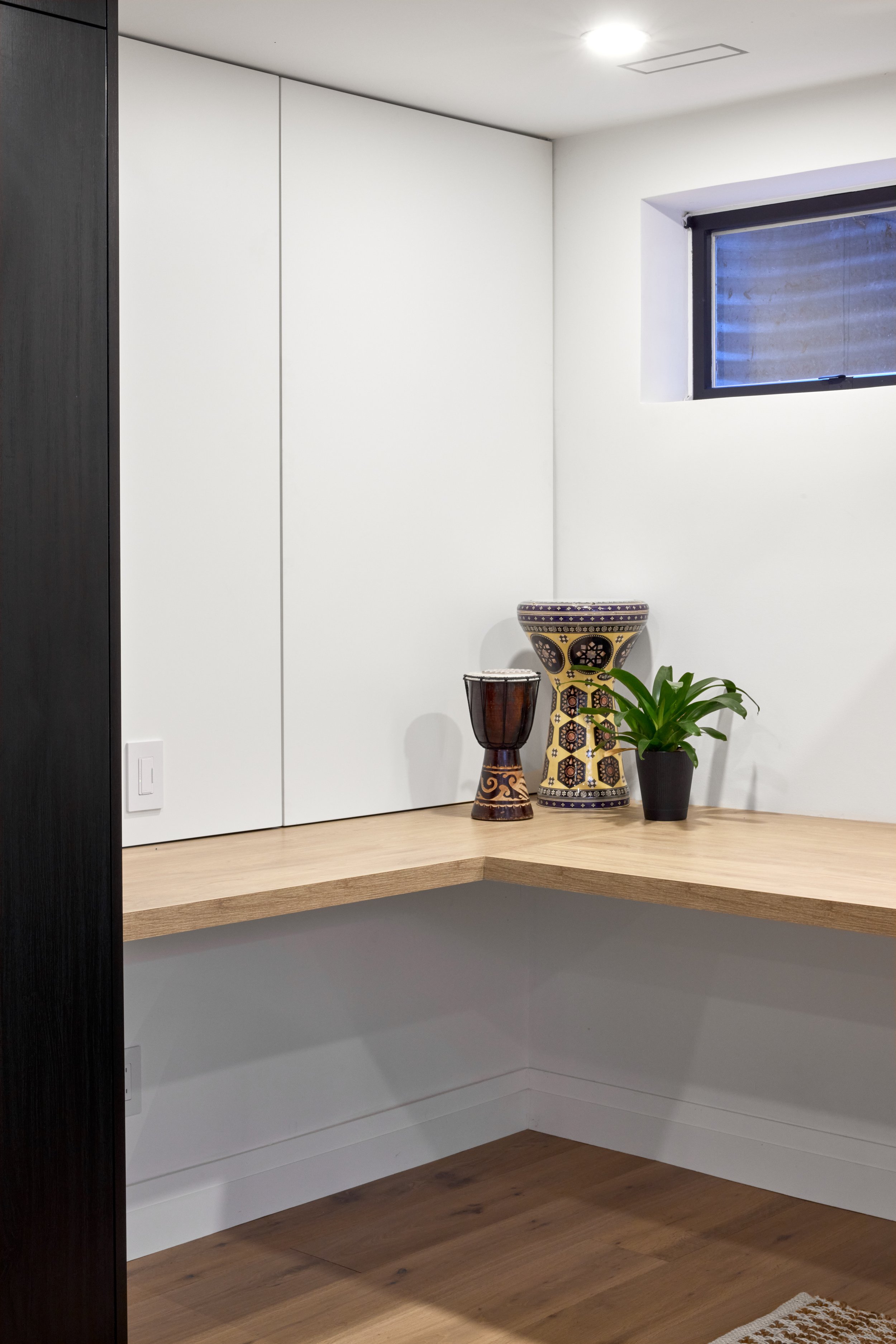 At Seif Designs, we offer top-quality kitchen renovation services around the GTA, mississauga, Oakville. Our experienced team collaborates with you to create a kitchen that meets your unique style and needs. From initial design to final installation,