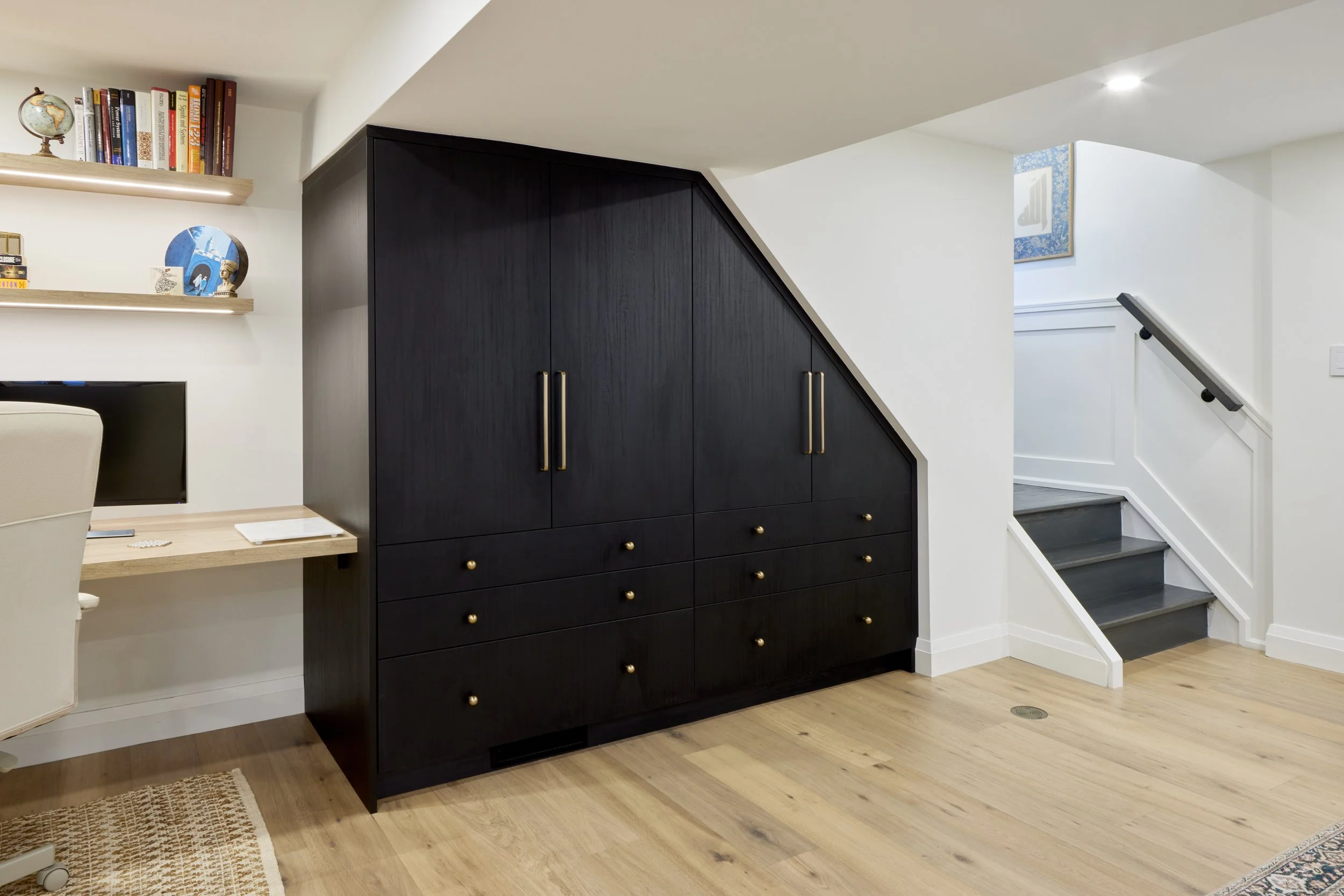At Seif Designs, we offer top-quality kitchen renovation services around the GTA, mississauga, Oakville. Our experienced team collaborates with you to create a kitchen that meets your unique style and needs. From initial design to final installation,