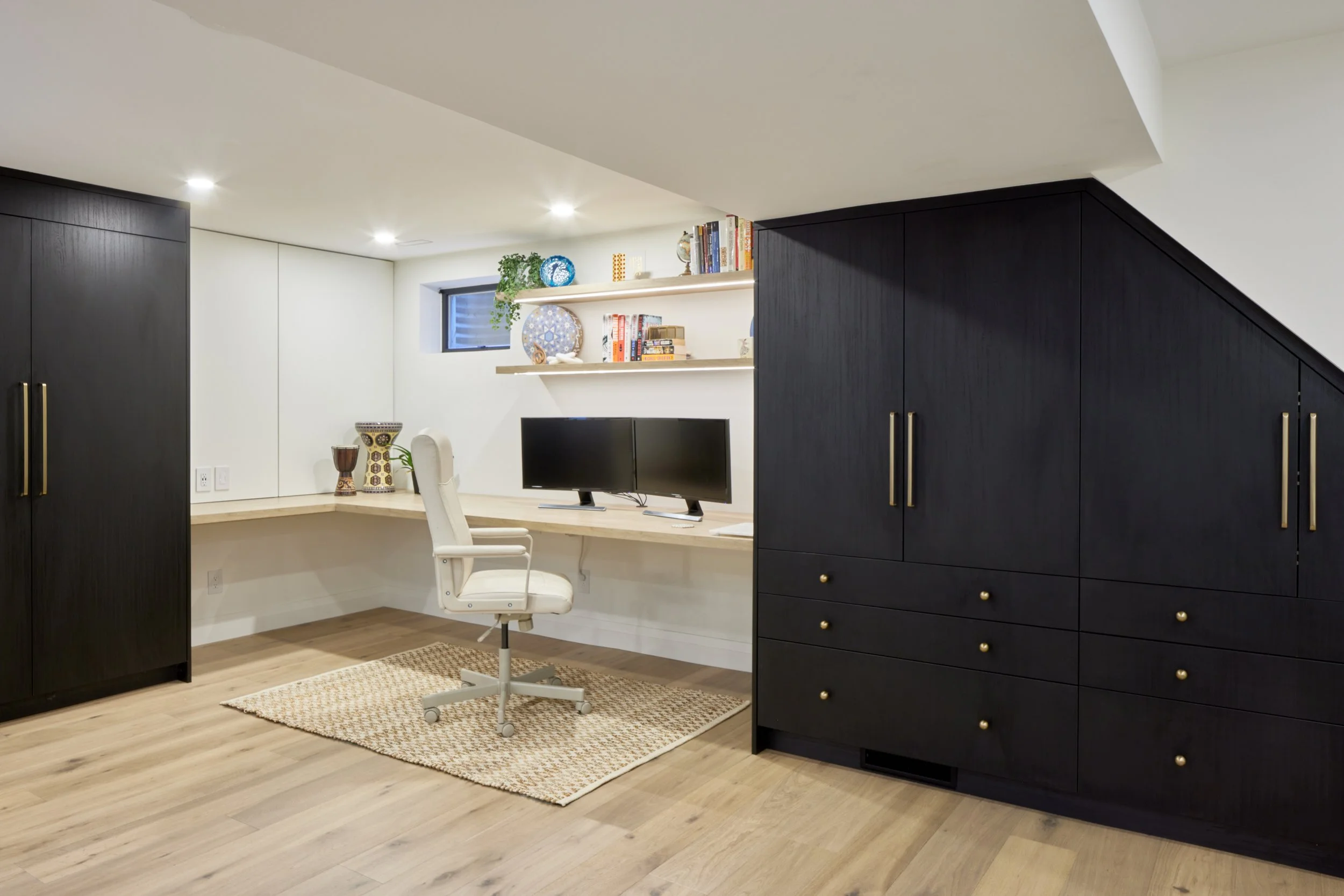 At Seif Designs, we offer top-quality kitchen renovation services around the GTA, mississauga, Oakville. Our experienced team collaborates with you to create a kitchen that meets your unique style and needs. From initial design to final installation,