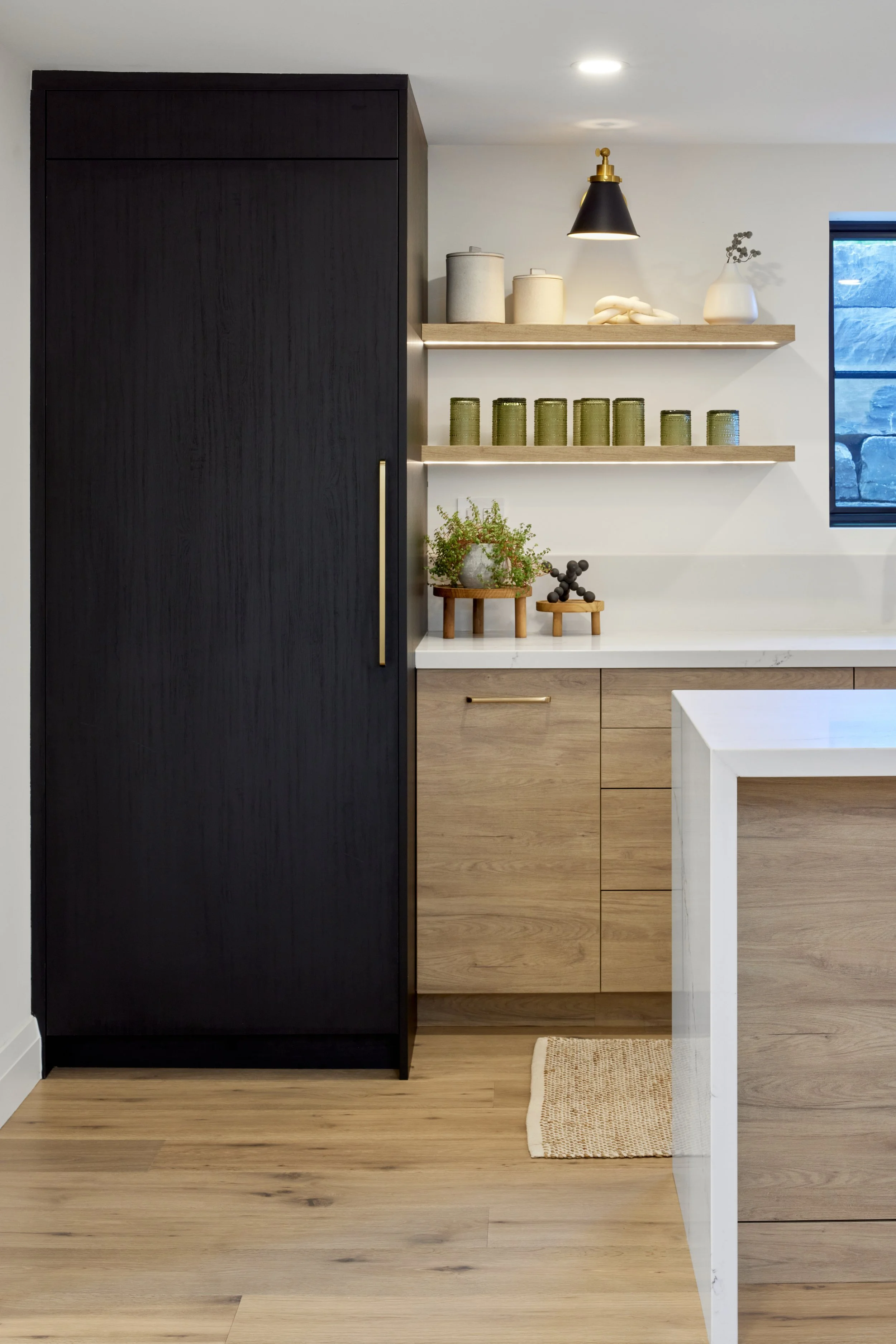 Modern basement kitchen, kitchen cabinets Mississauga, interior design. shop near me, Recommended popular renovation designer near me. Modern basement kitchen features natural wood cabinets and black accents, creating a sleek, contemporary look. The 