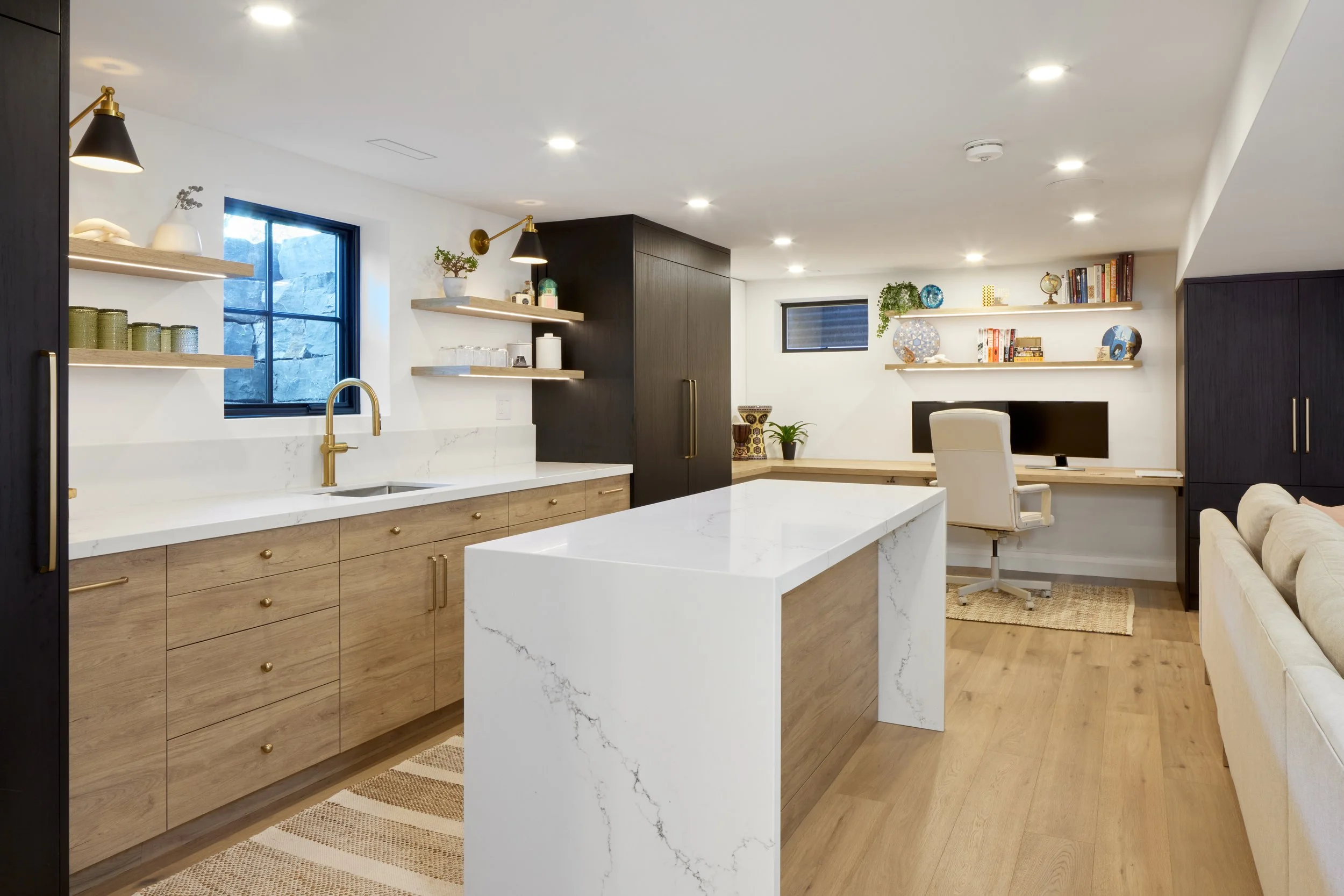 Modern basement kitchen, kitchen cabinets Mississauga, interior design. shop near me, Recommended popular renovation designer near me. Modern basement kitchen features natural wood cabinets and black accents, creating a sleek, contemporary look. The 