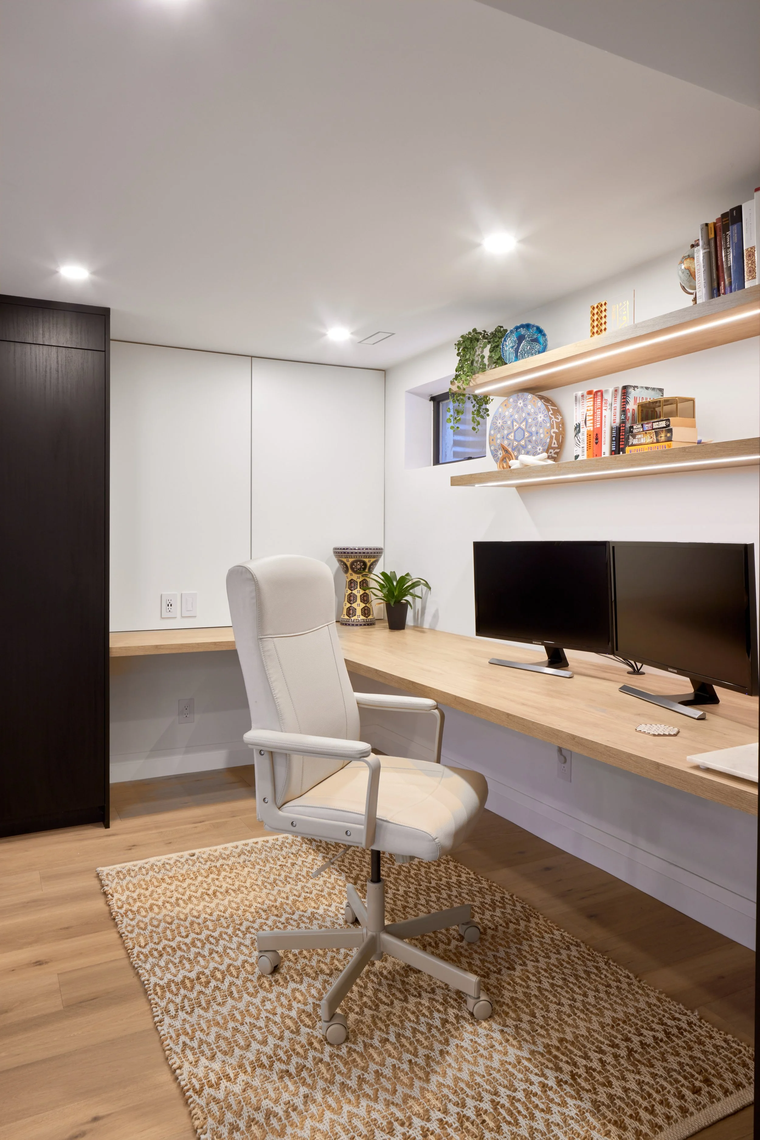 At Seif Designs, we offer top-quality kitchen renovation services around the GTA, mississauga, Oakville. Our experienced team collaborates with you to create a kitchen that meets your unique style and needs. From initial design to final installation,