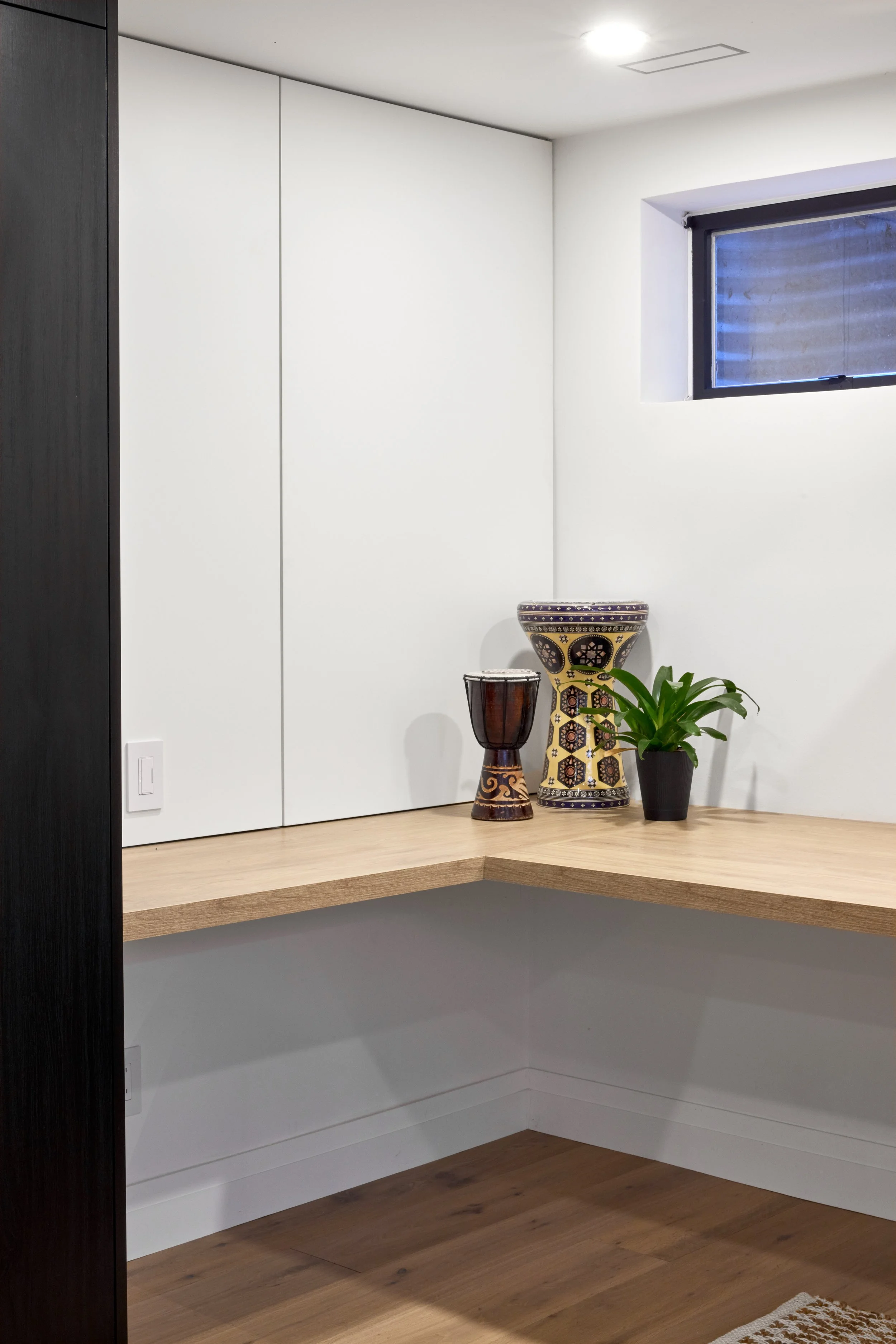 At Seif Designs, we offer top-quality kitchen renovation services around the GTA, mississauga, Oakville. Our experienced team collaborates with you to create a kitchen that meets your unique style and needs. From initial design to final installation,