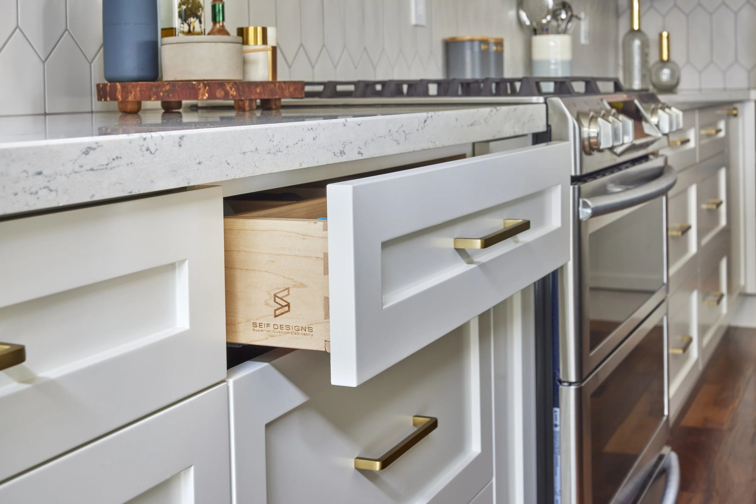 Transform your kitchen with Seif Designs, the leading custom cabinet maker in the GTA. Specializing in home renovations in Burlington, Oakville, and Mississauga, we offer bespoke cabinetry and millwork tailored to your needs. This stunning kitchen sh