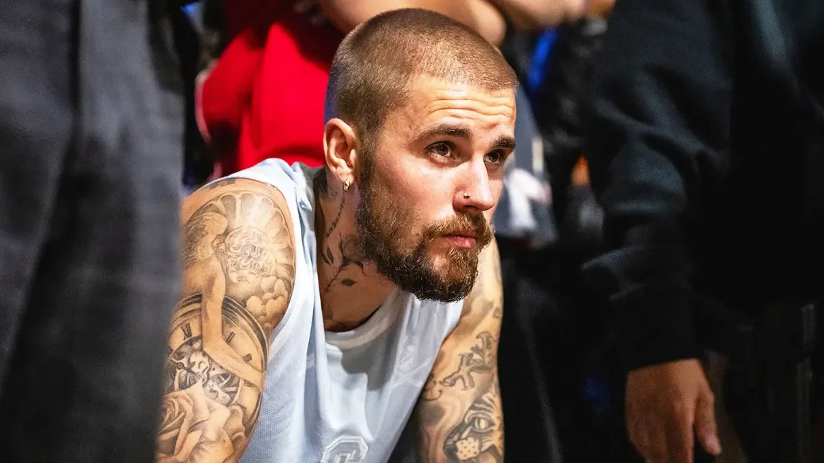 Un Justin Bieber rebelde en Navidad: “No soy un producto” y su extraña era Twitch