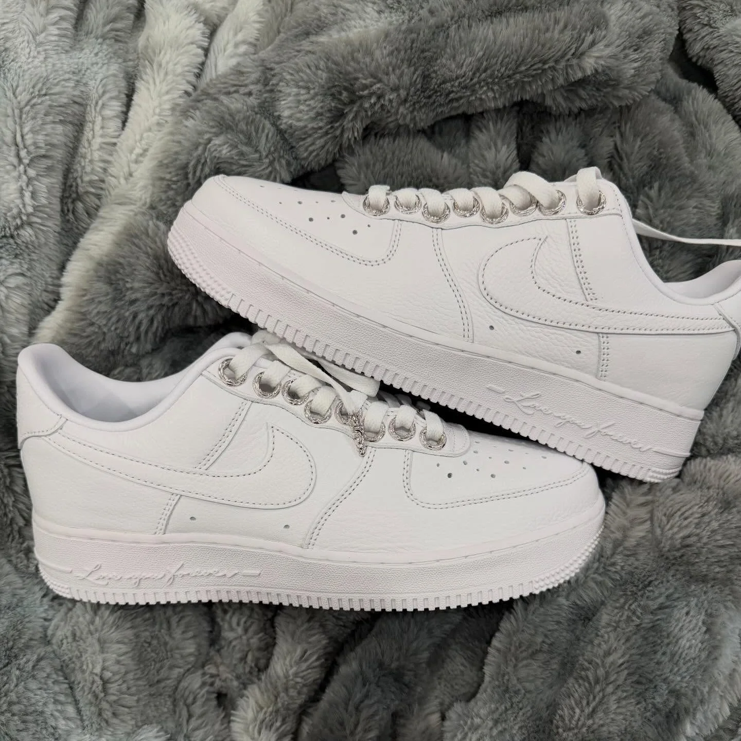 ‘Chrome Hearts’ colabora con ‘NOCTA’ en unas nuevas ‘AIR FORCE 1’